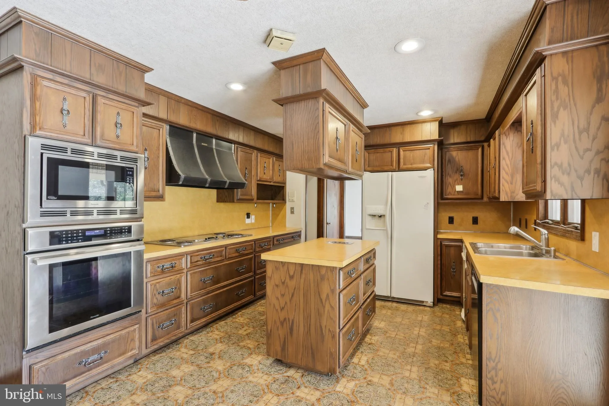 Vineland, New Jersey 08361, United States, 4 Bedrooms Bedrooms, ,3 BathroomsBathrooms,Residential,Pending,119546