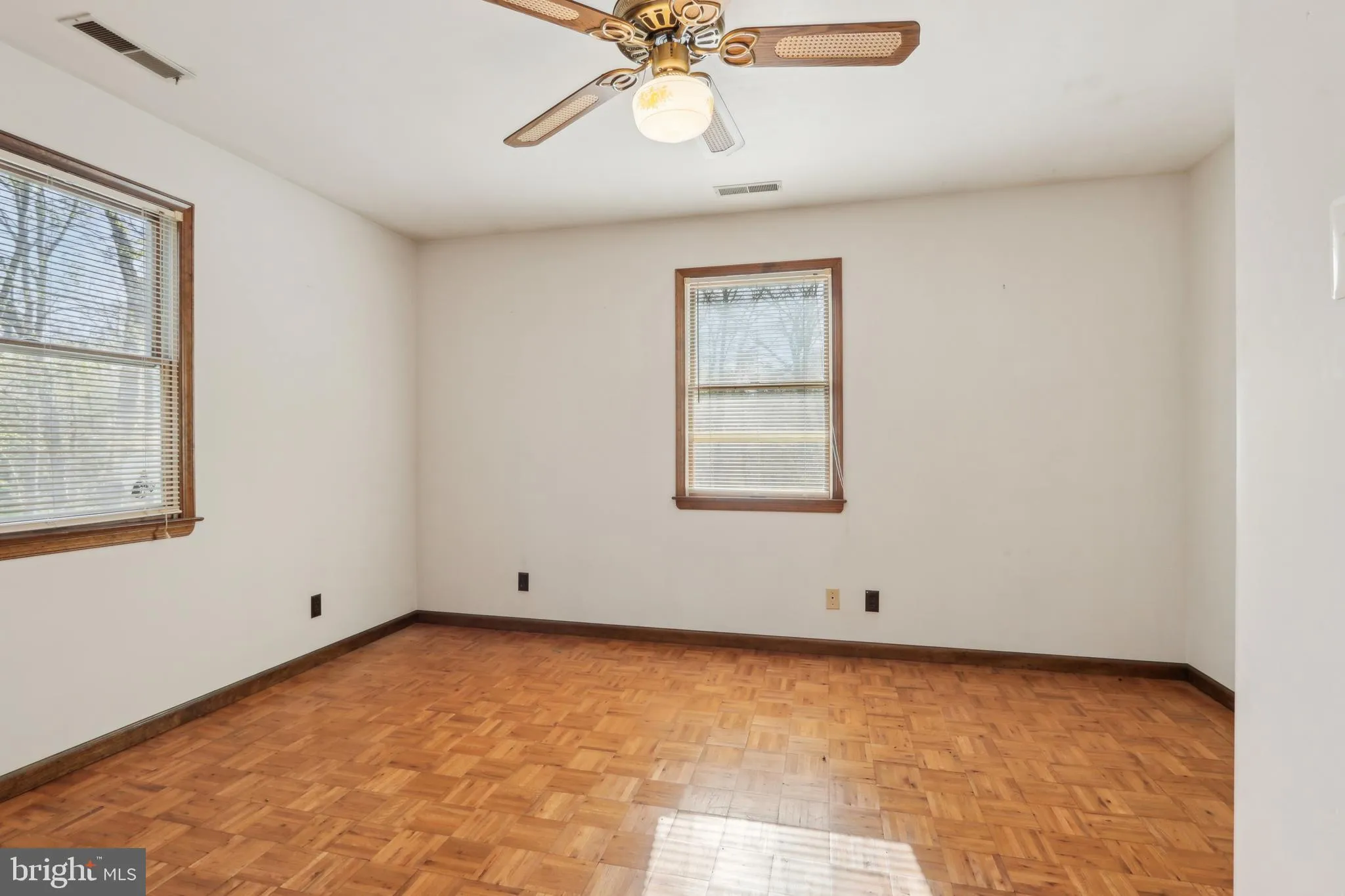 Vineland, New Jersey 08361, United States, 4 Bedrooms Bedrooms, ,3 BathroomsBathrooms,Residential,Pending,119546