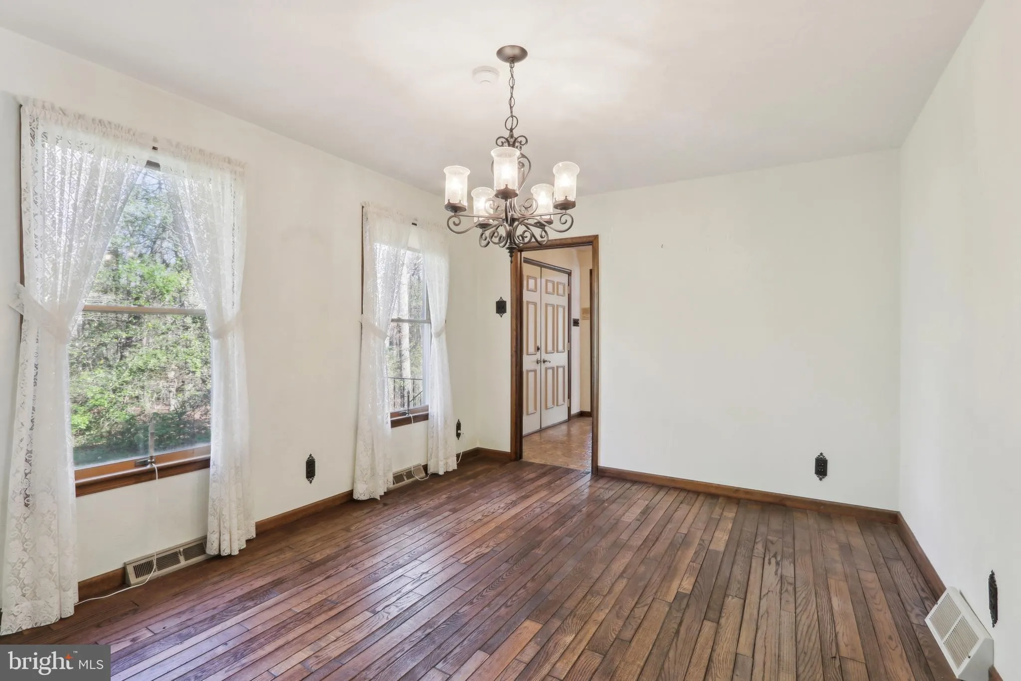 Vineland, New Jersey 08361, United States, 4 Bedrooms Bedrooms, ,3 BathroomsBathrooms,Residential,Pending,119546