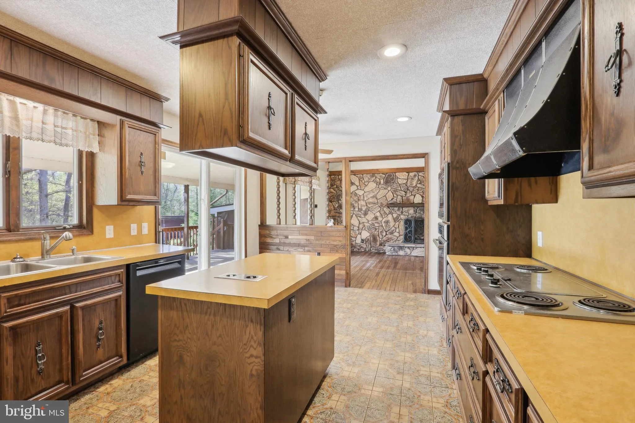 Vineland, New Jersey 08361, United States, 4 Bedrooms Bedrooms, ,3 BathroomsBathrooms,Residential,Pending,119546