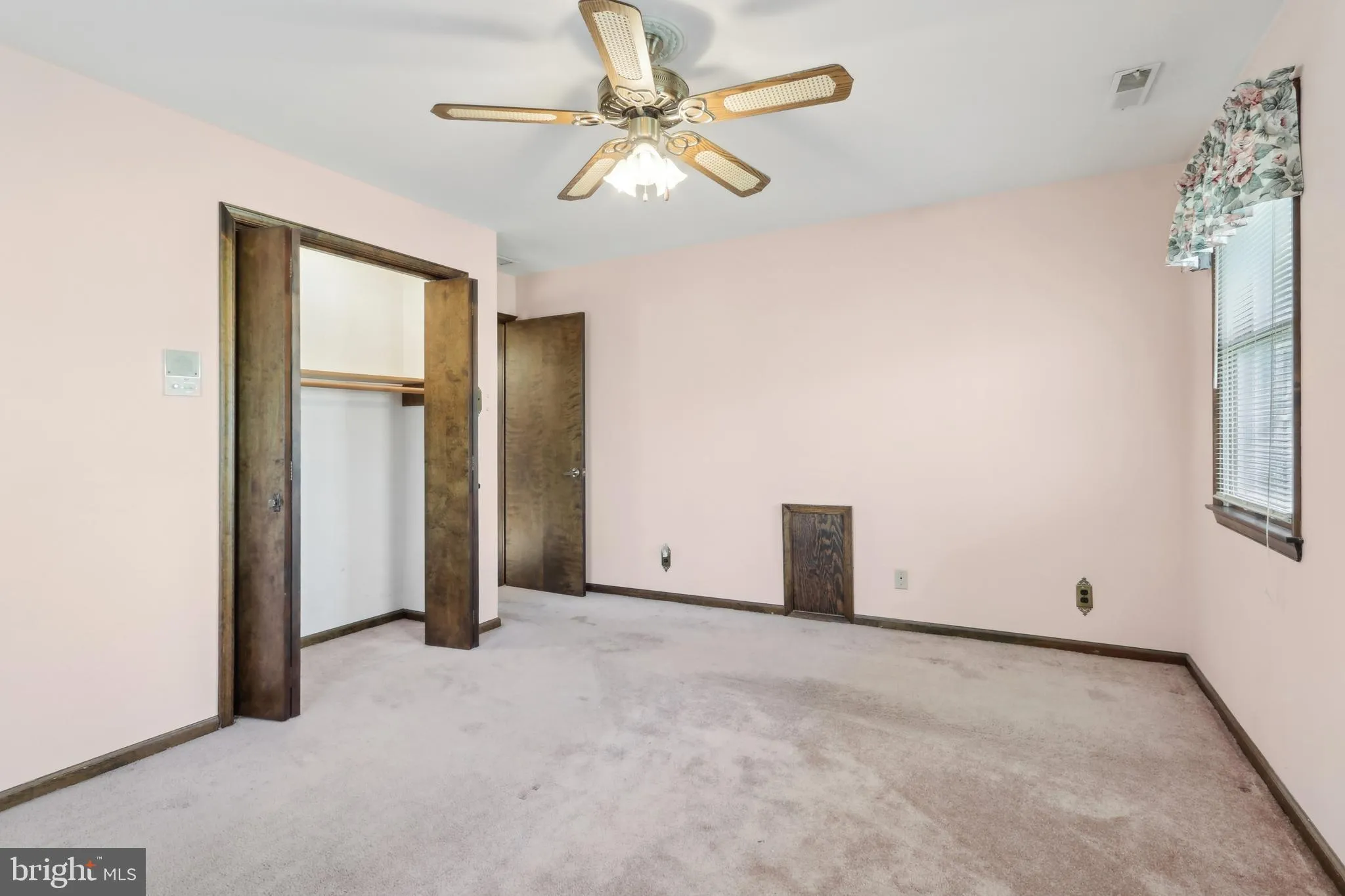 Vineland, New Jersey 08361, United States, 4 Bedrooms Bedrooms, ,3 BathroomsBathrooms,Residential,Pending,119546