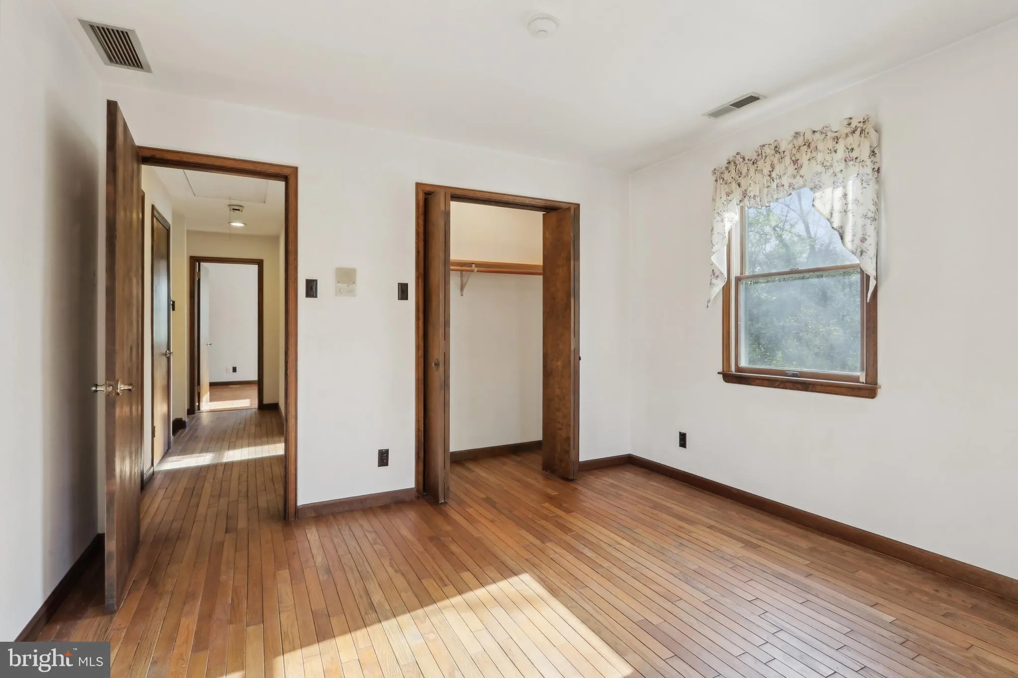 Vineland, New Jersey 08361, United States, 4 Bedrooms Bedrooms, ,3 BathroomsBathrooms,Residential,Pending,119546