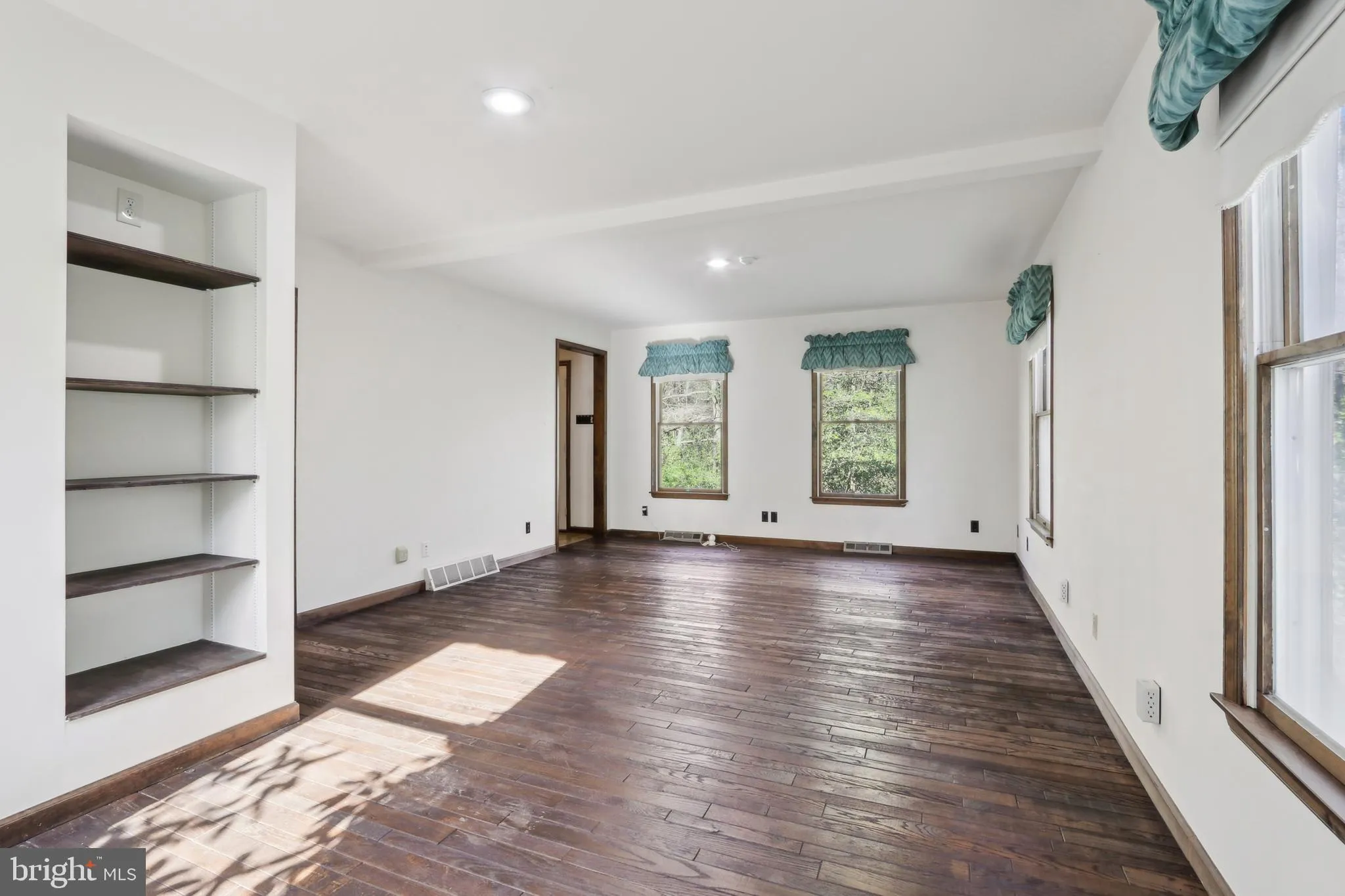 Vineland, New Jersey 08361, United States, 4 Bedrooms Bedrooms, ,3 BathroomsBathrooms,Residential,Pending,119546