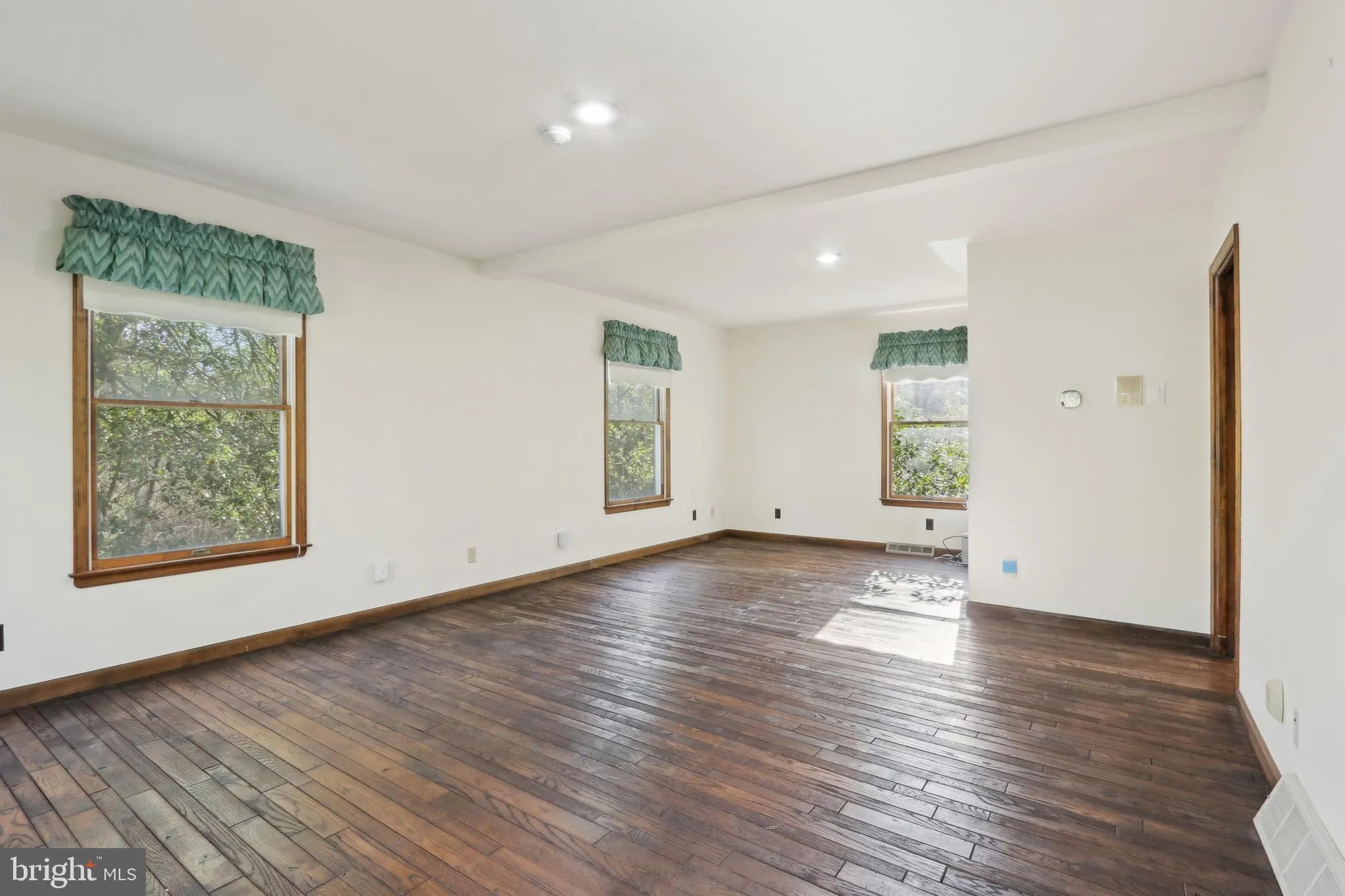 Vineland, New Jersey 08361, United States, 4 Bedrooms Bedrooms, ,3 BathroomsBathrooms,Residential,Pending,119546