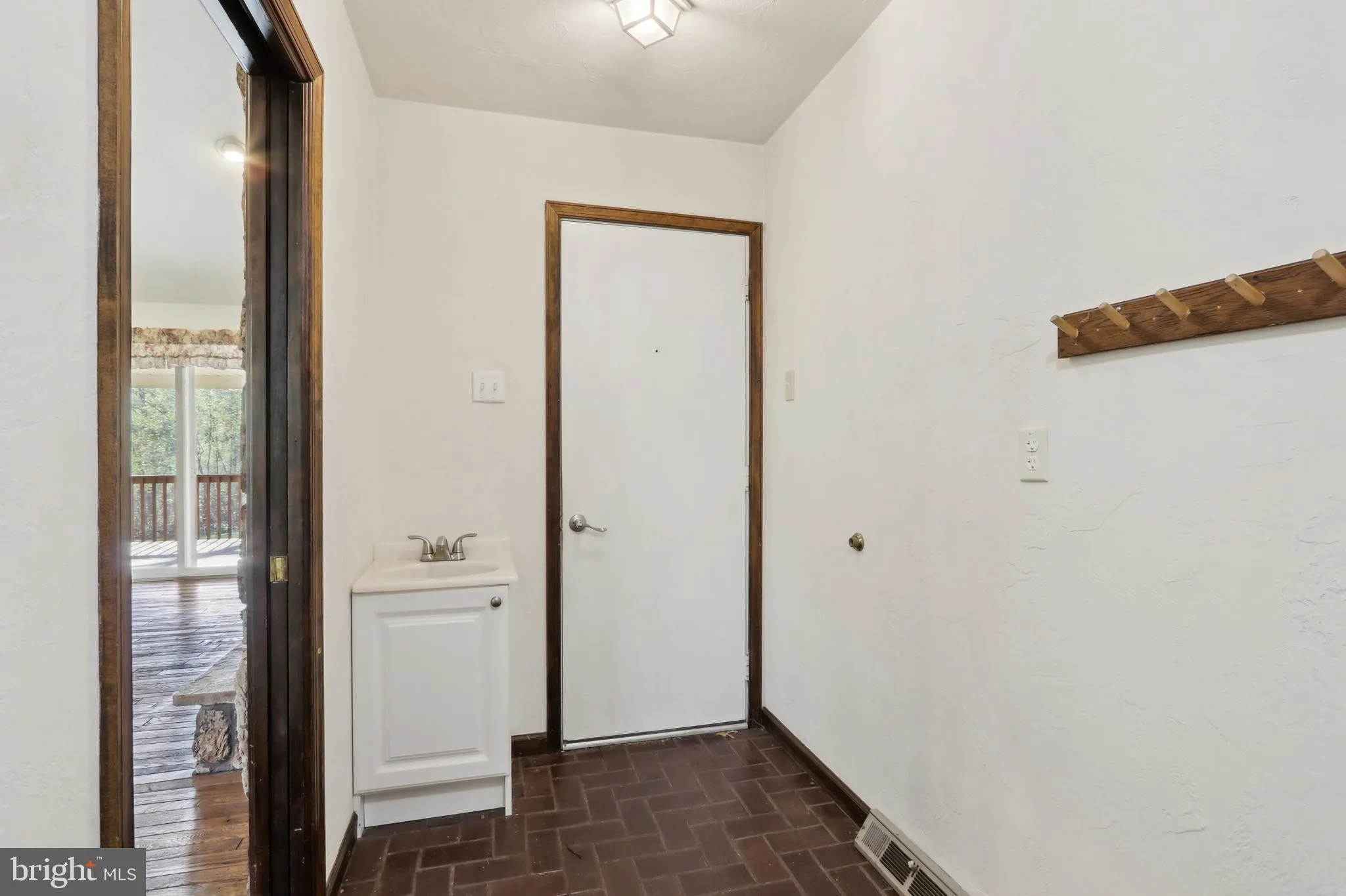 Vineland, New Jersey 08361, United States, 4 Bedrooms Bedrooms, ,3 BathroomsBathrooms,Residential,Pending,119546