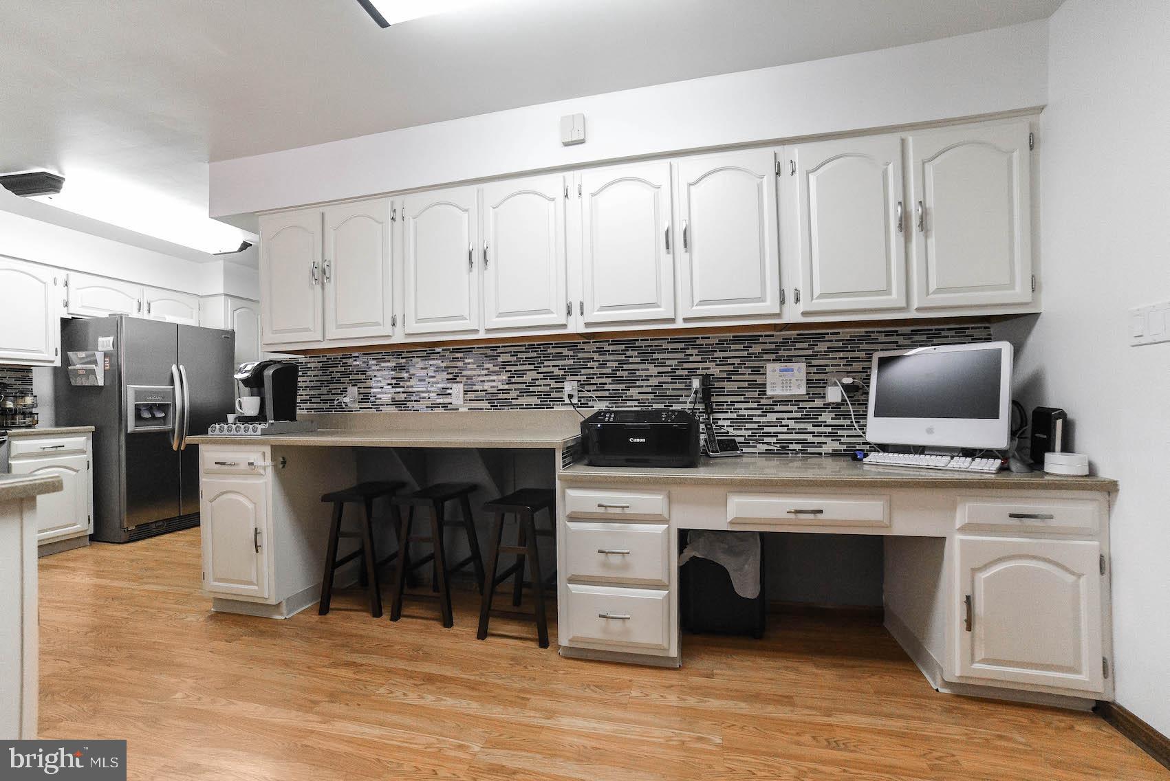 LAUREL DRIVE-MONTROSE SU - Residential