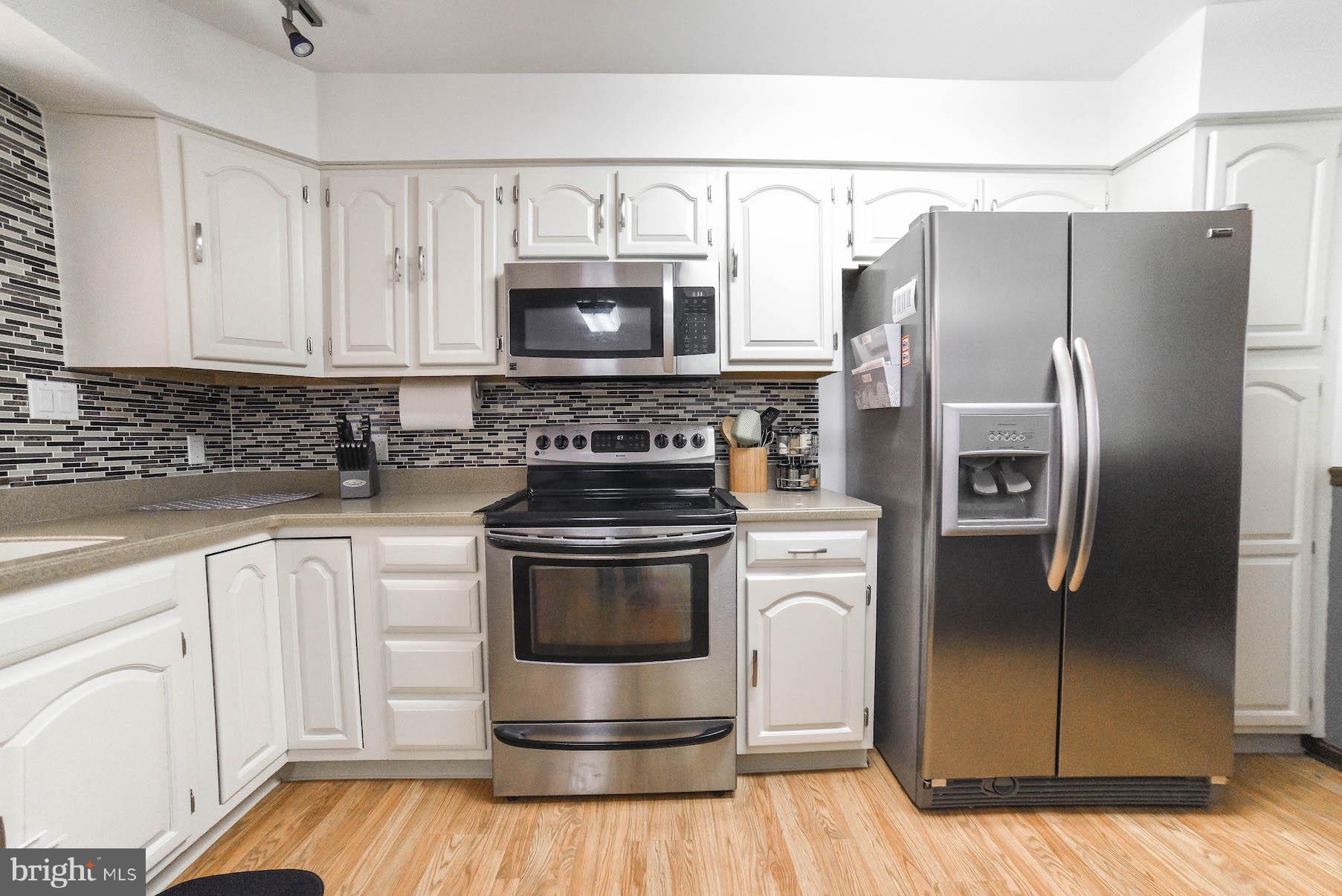 LAUREL DRIVE-MONTROSE SU - Residential