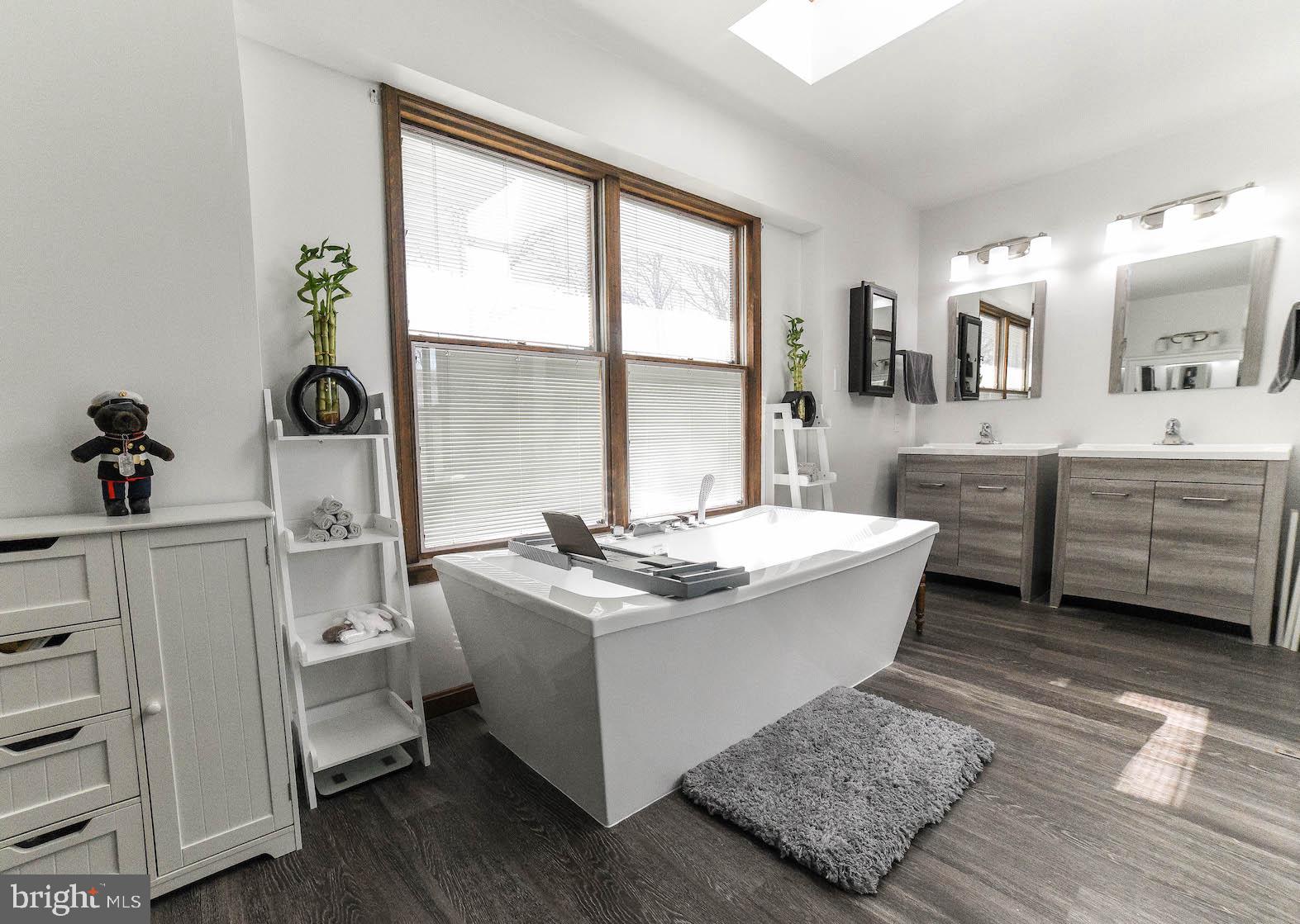 LAUREL DRIVE-MONTROSE SU - Residential