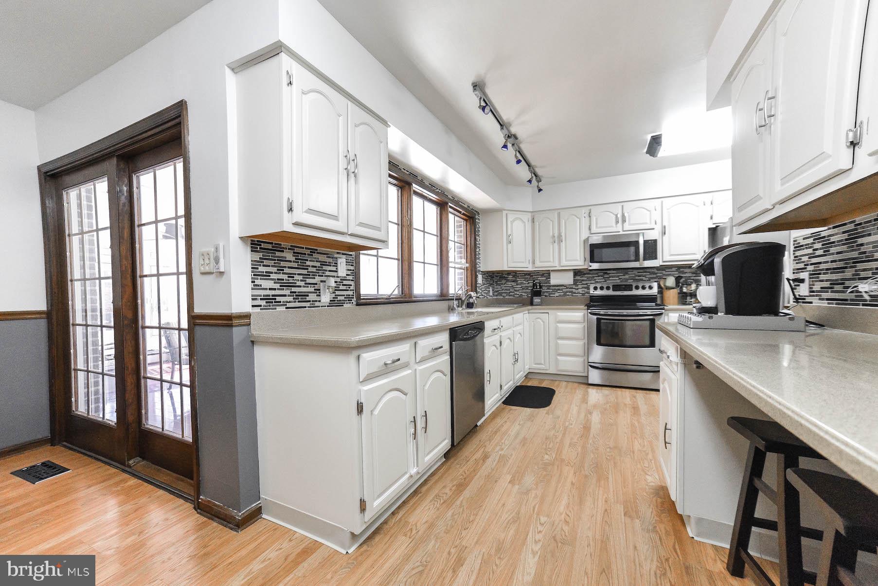 LAUREL DRIVE-MONTROSE SU - Residential