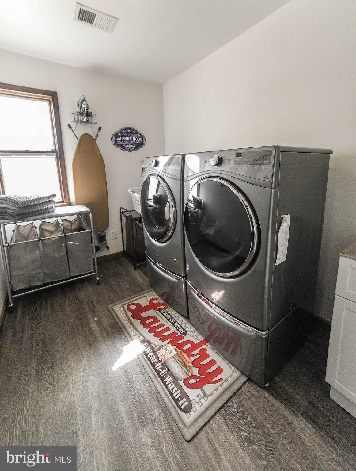 LAUREL DRIVE-MONTROSE SU - Residential