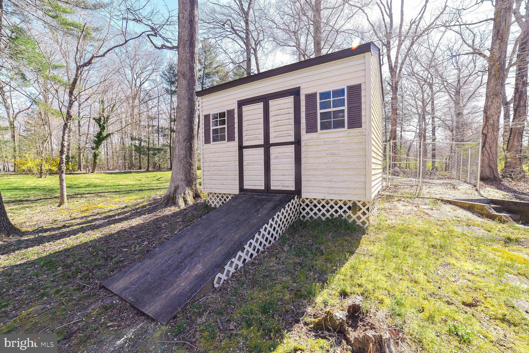 LAUREL DRIVE-MONTROSE SU - Residential