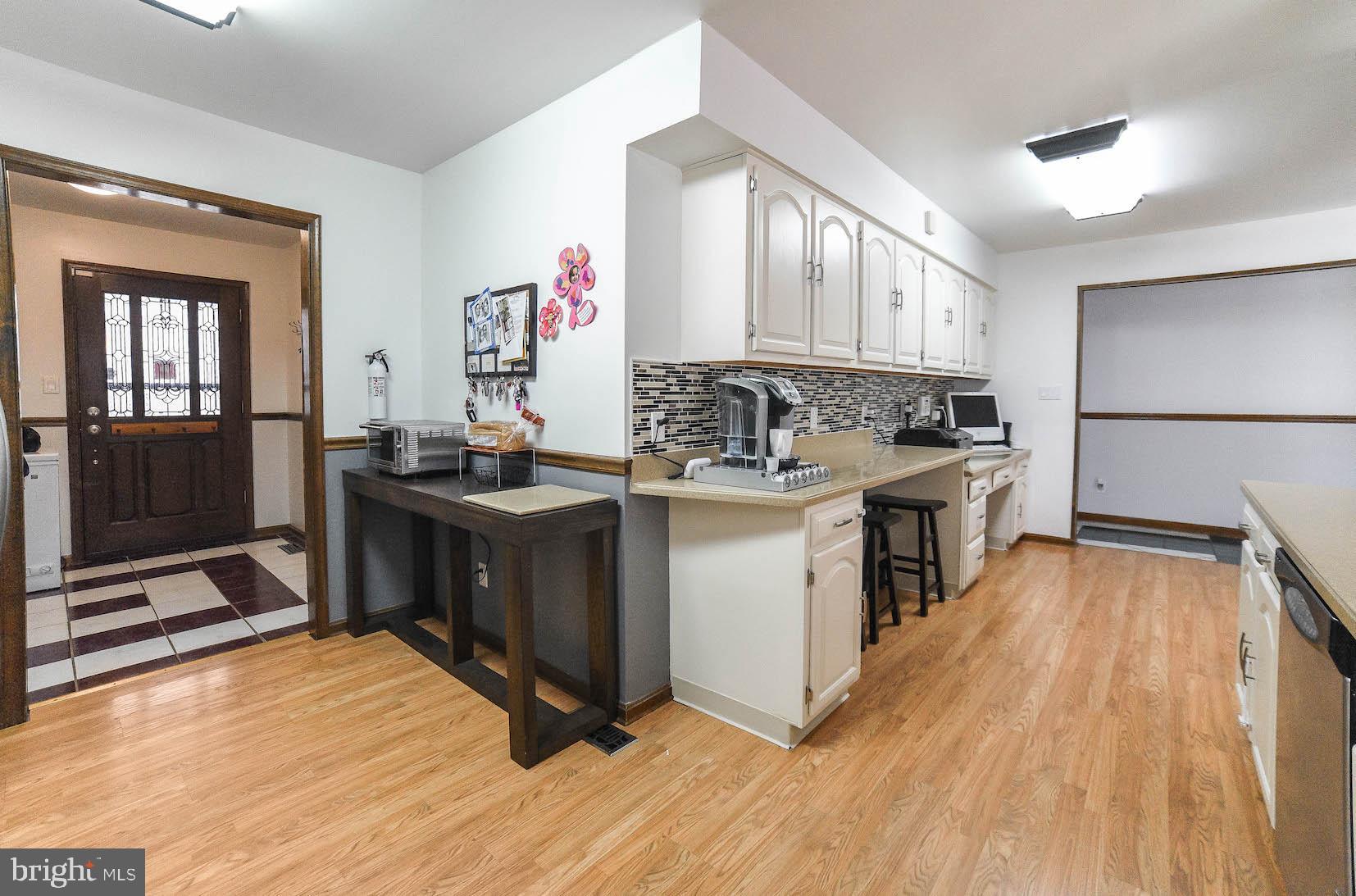 LAUREL DRIVE-MONTROSE SU - Residential