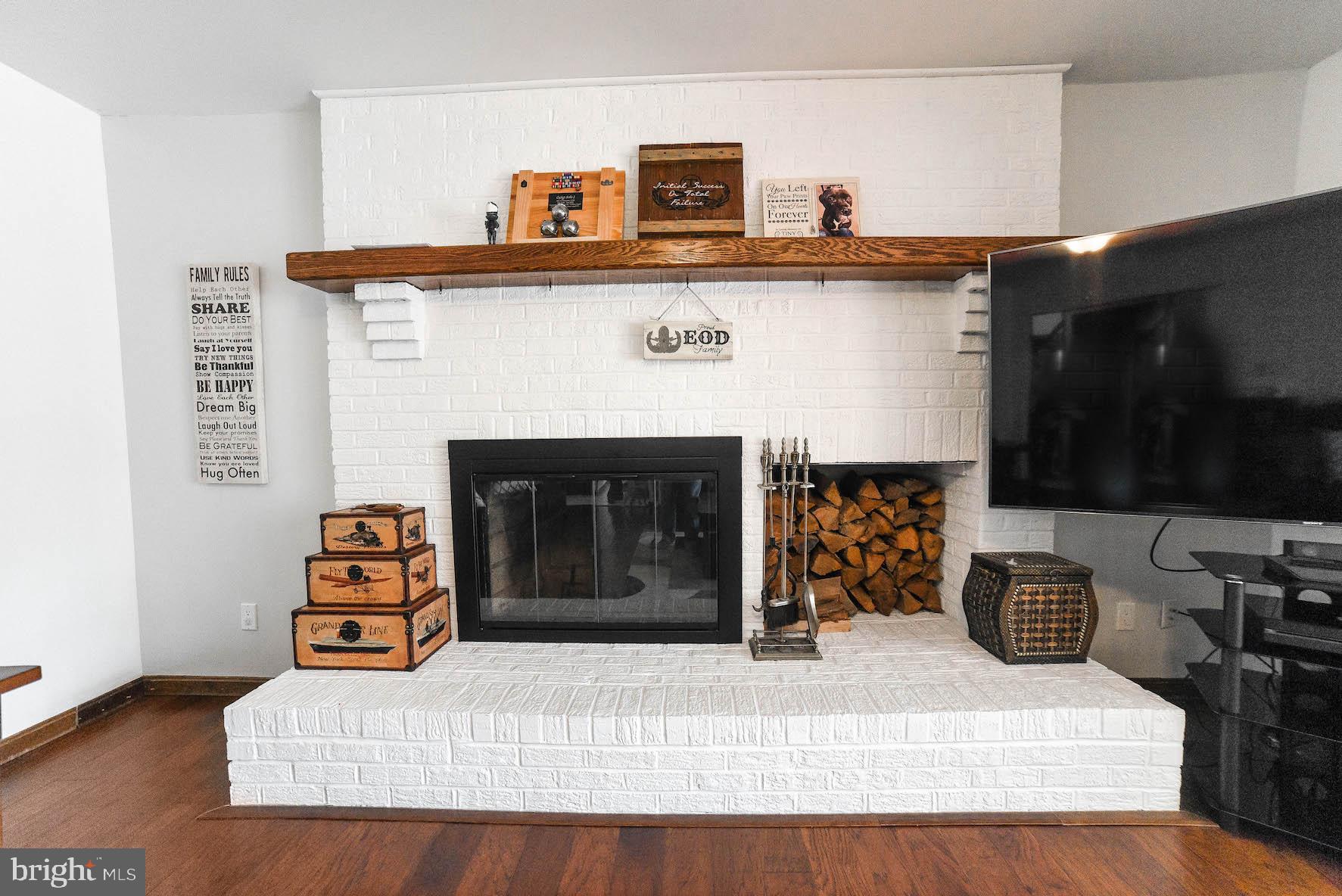 LAUREL DRIVE-MONTROSE SU - Residential