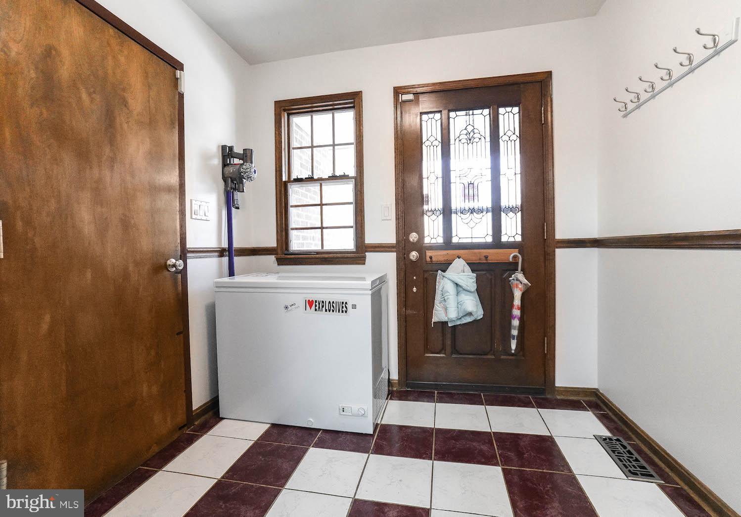 LAUREL DRIVE-MONTROSE SU - Residential