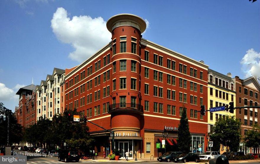 Welcome to The Palladian, a charming urban oasis in the heart of the Rockville Town Square, Amenities and conveniences abound in this freshly painted, move-in ready, large 1 bedroom +den, 1 bath unit. Located in the front of the building and boasting a beautiful bay window the open floor plan showcases nine-foot ceilings, hardwood flooring, and an in-unit washer and dryer. The kitchen is equipped with a gas range, stainless steel appliances and granite counter tops. . One garage parking space conveys. The building is pet friendly and boasts a fitness center, party room and a community pool. Starbucks, Regal Cinemas, numerous restaurants and retail shops are just outside the door. The Rockville Metro station is steps away and major highways and roads including I-270 and Rockville Pike are in close proximity.