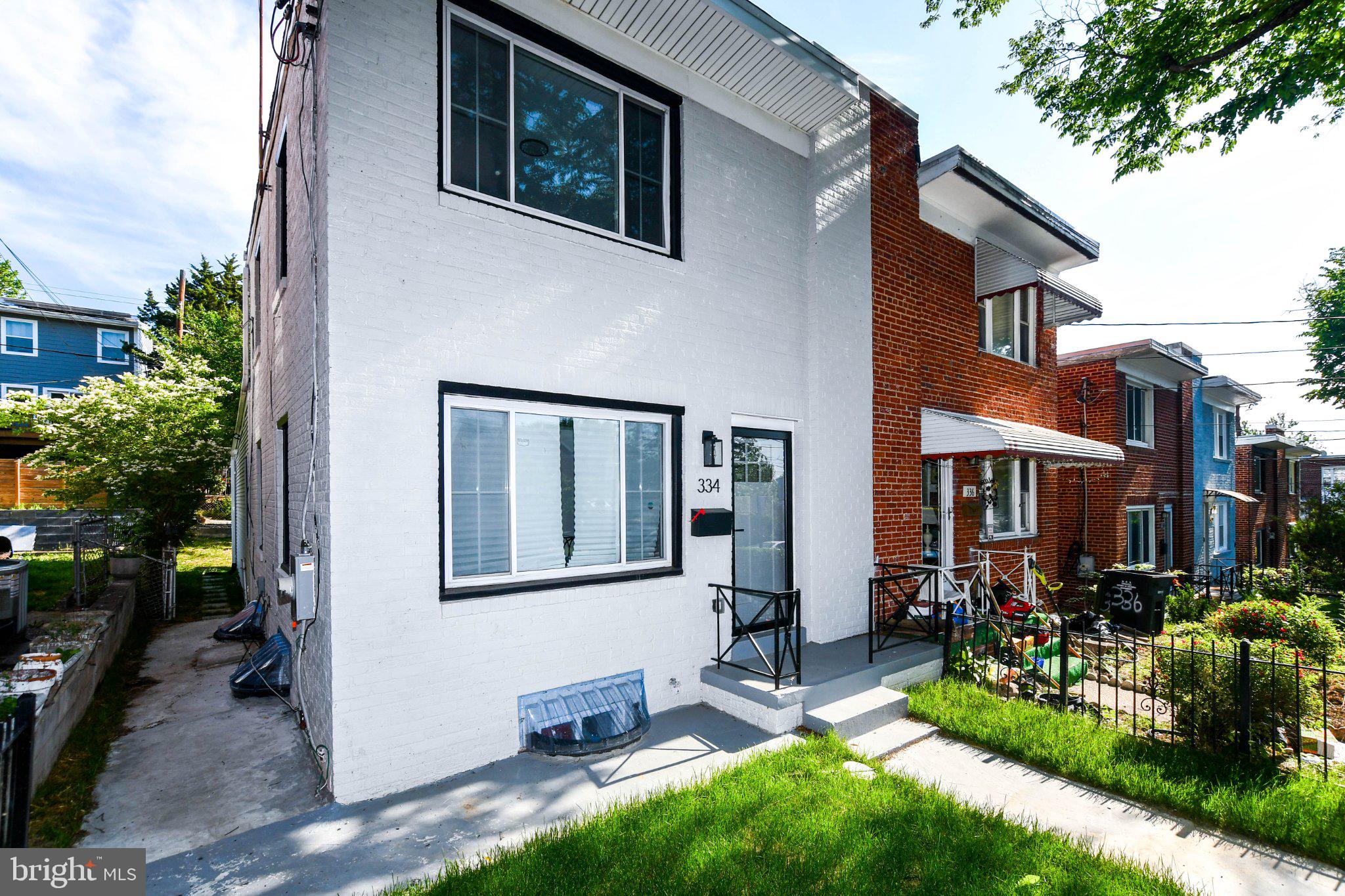 334 NICHOLSON STREET NE