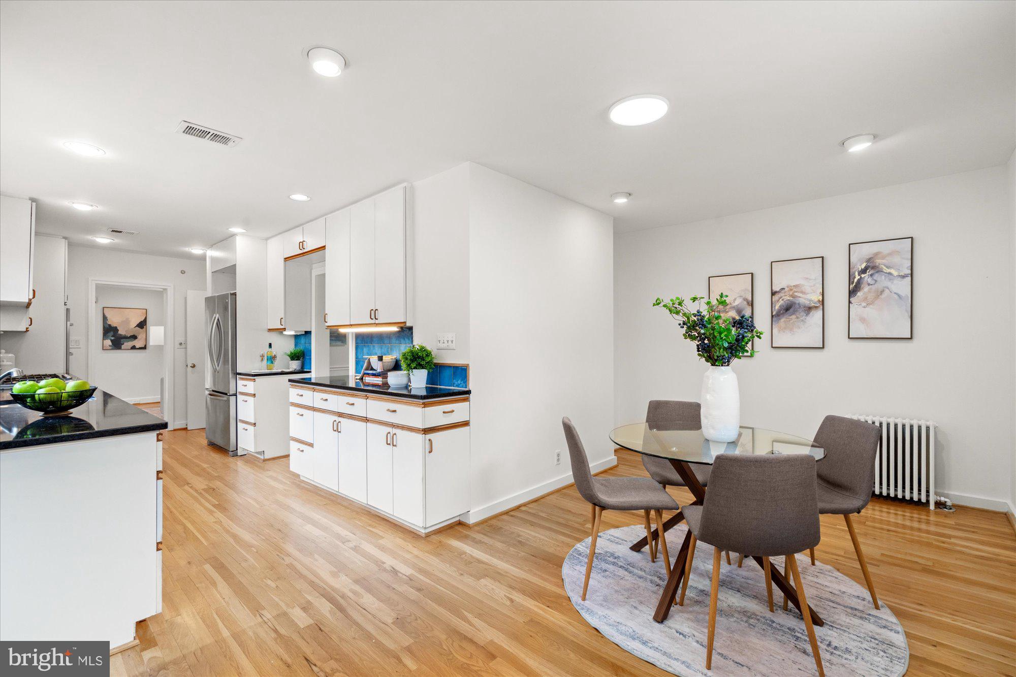 ENGLISH VILLAGE - Residential