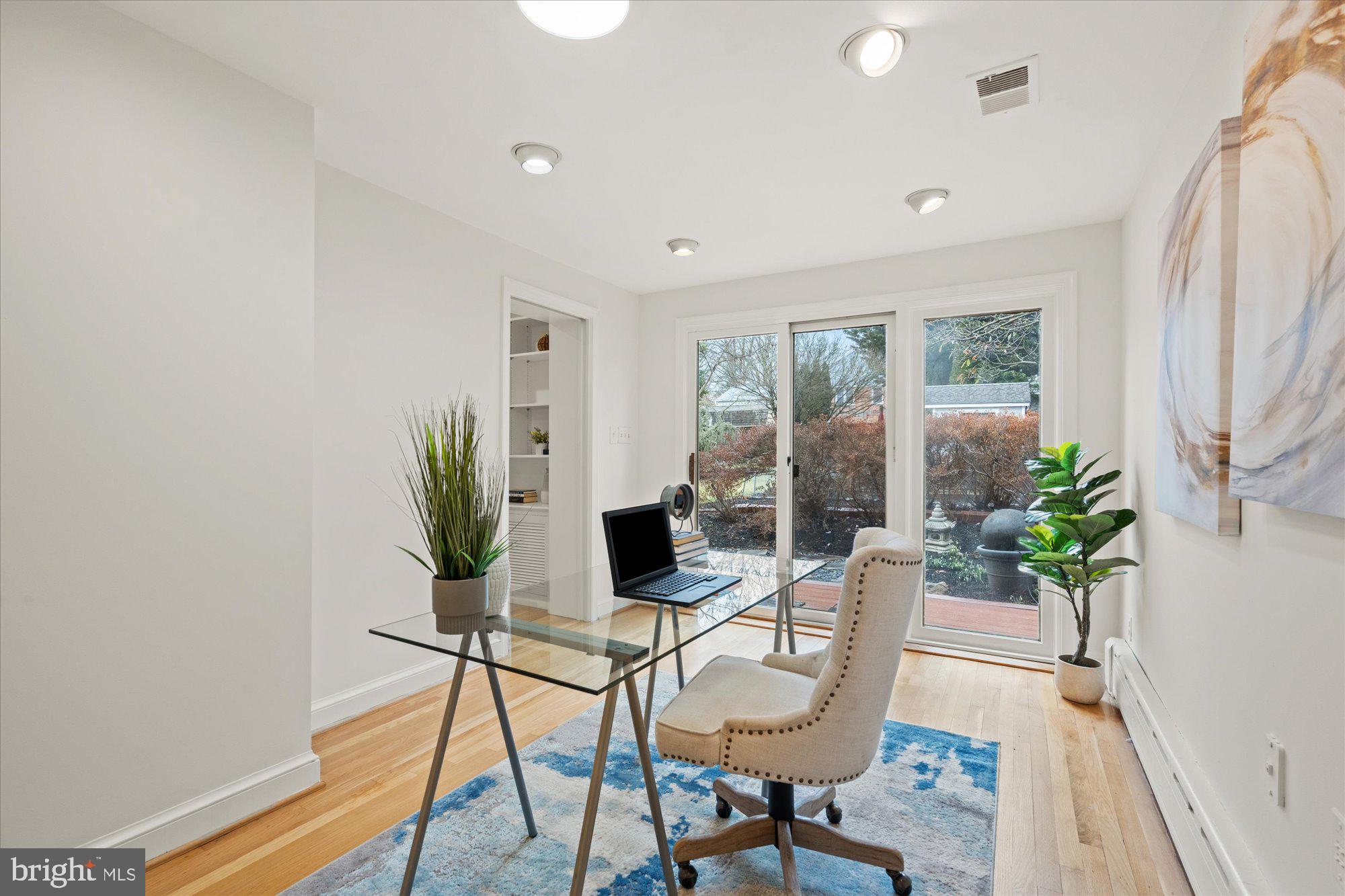 ENGLISH VILLAGE - Residential