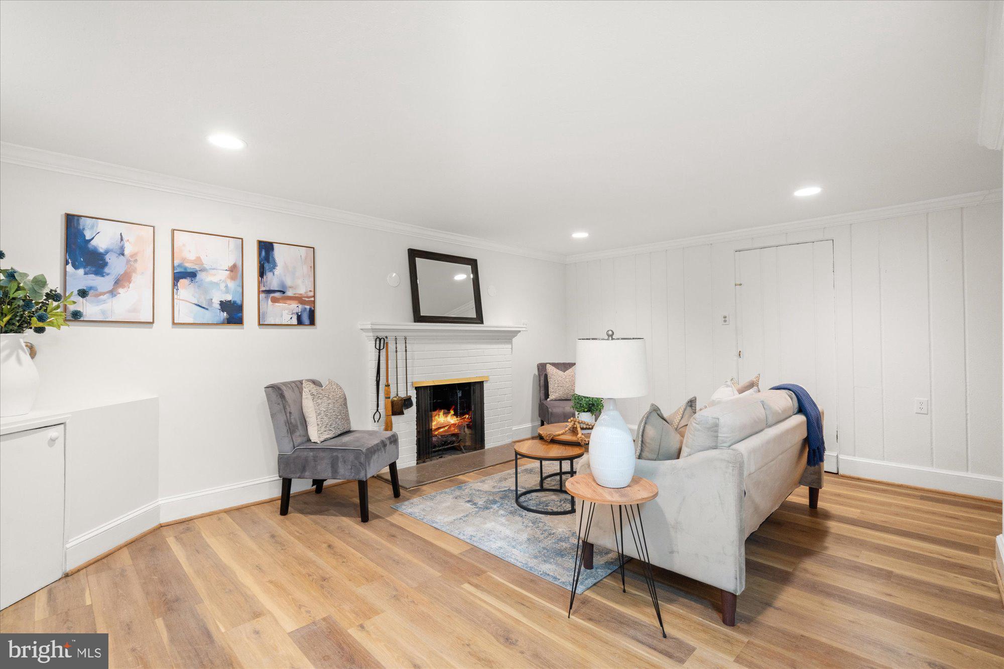 ENGLISH VILLAGE - Residential