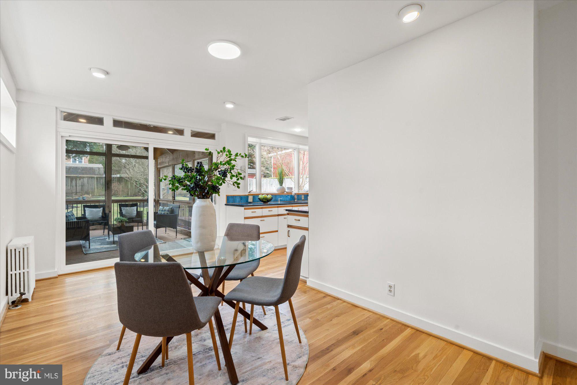 ENGLISH VILLAGE - Residential