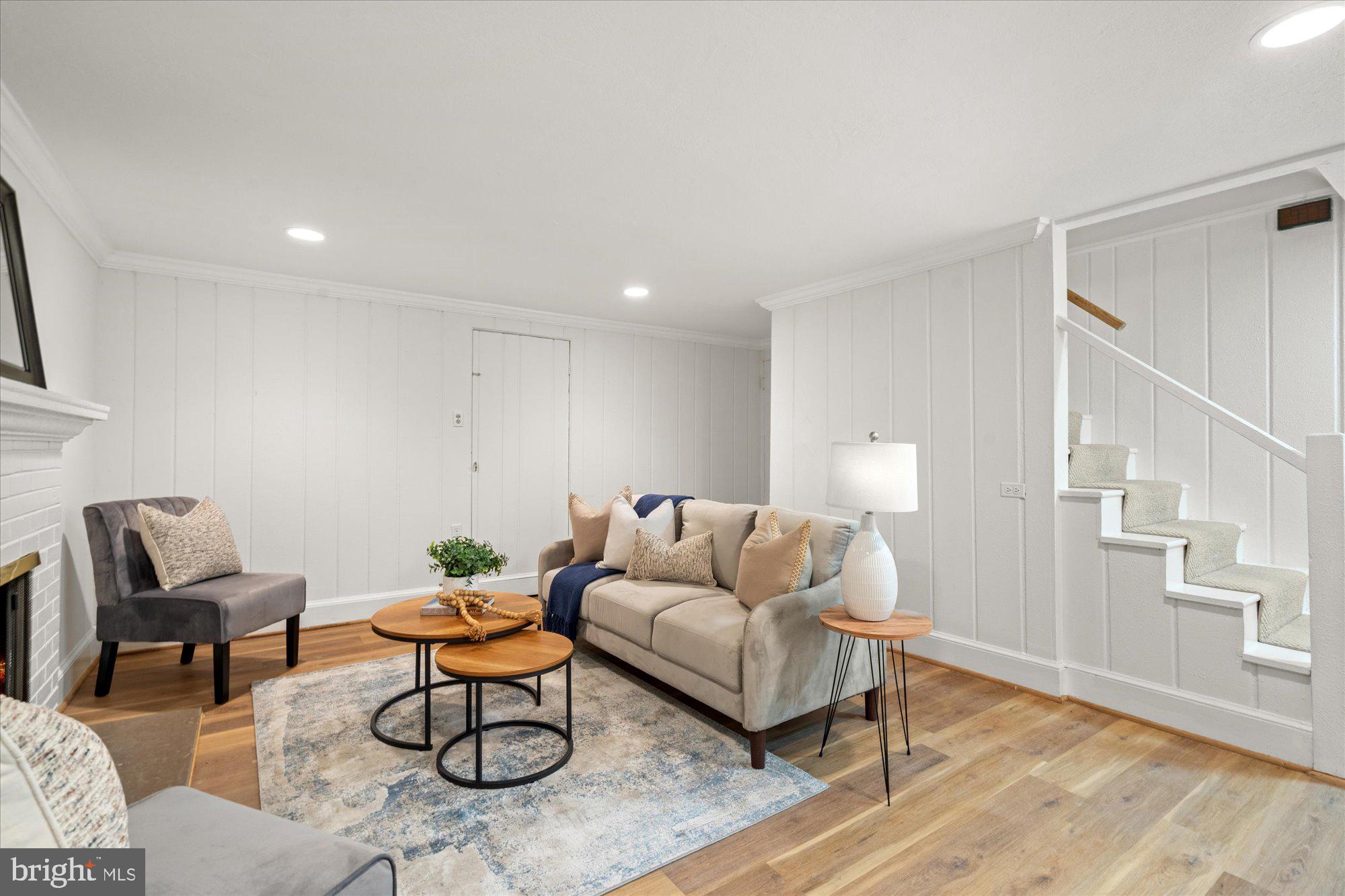 ENGLISH VILLAGE - Residential