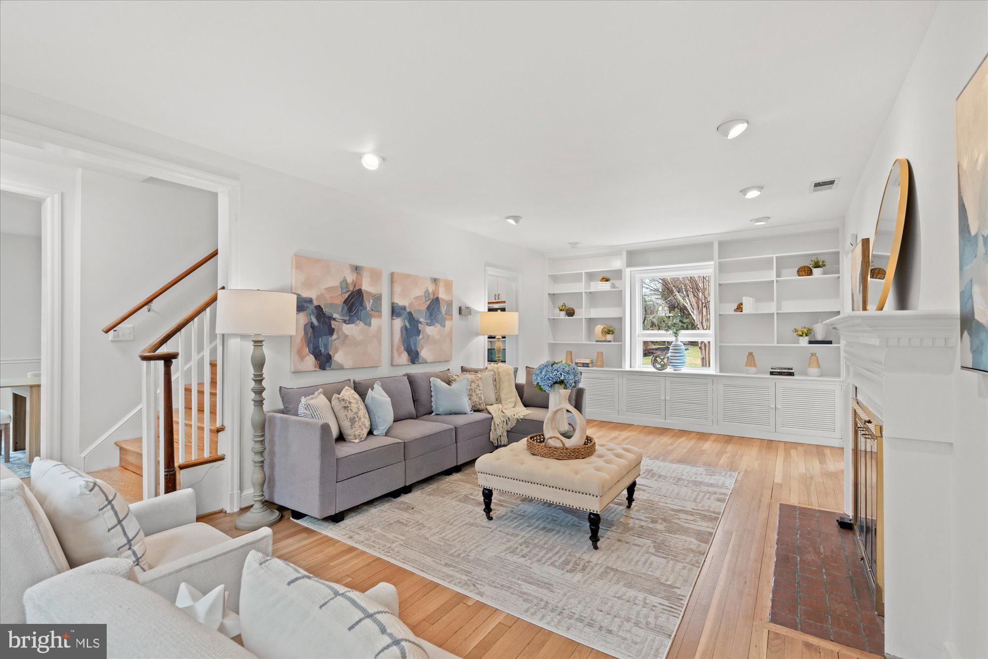 ENGLISH VILLAGE - Residential