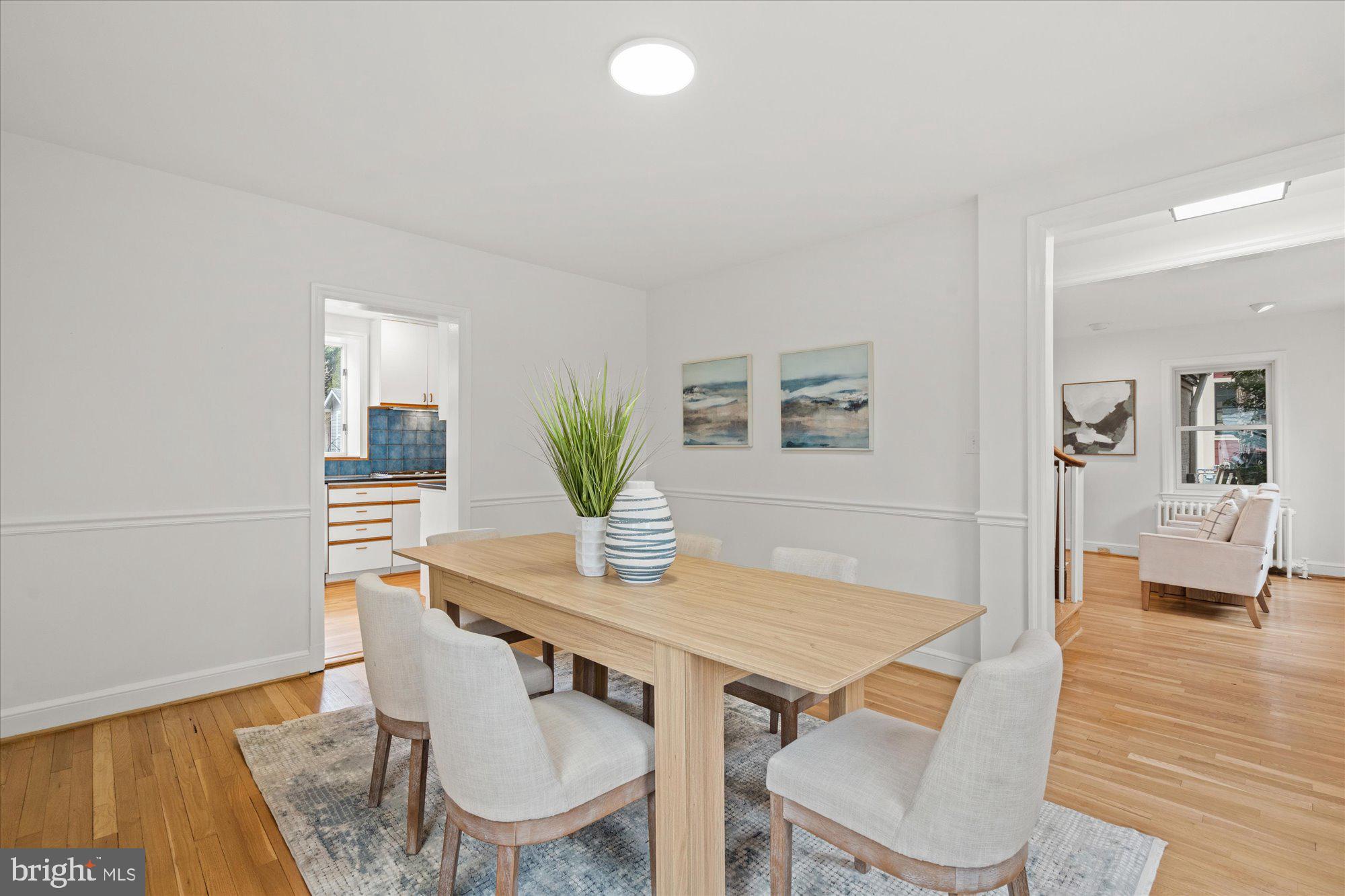 ENGLISH VILLAGE - Residential