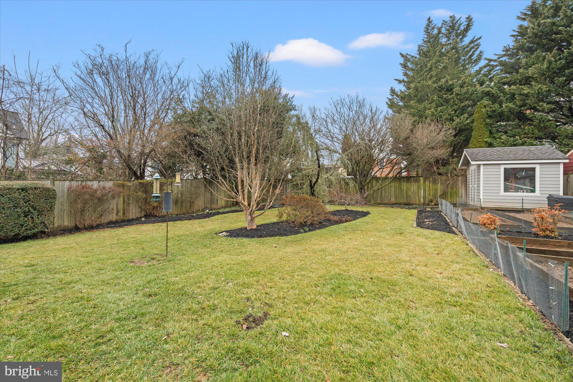 ENGLISH VILLAGE - Residential