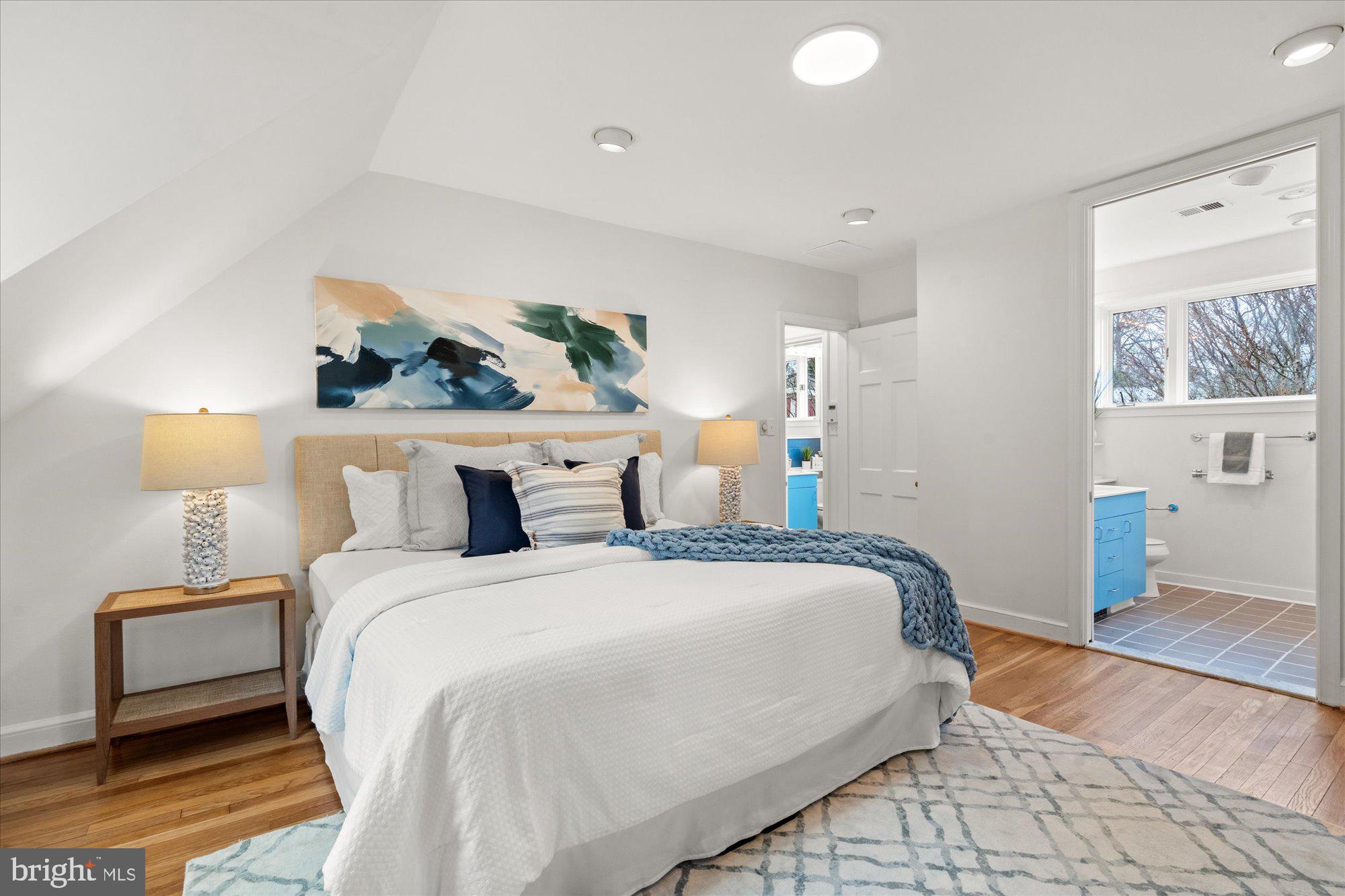 ENGLISH VILLAGE - Residential