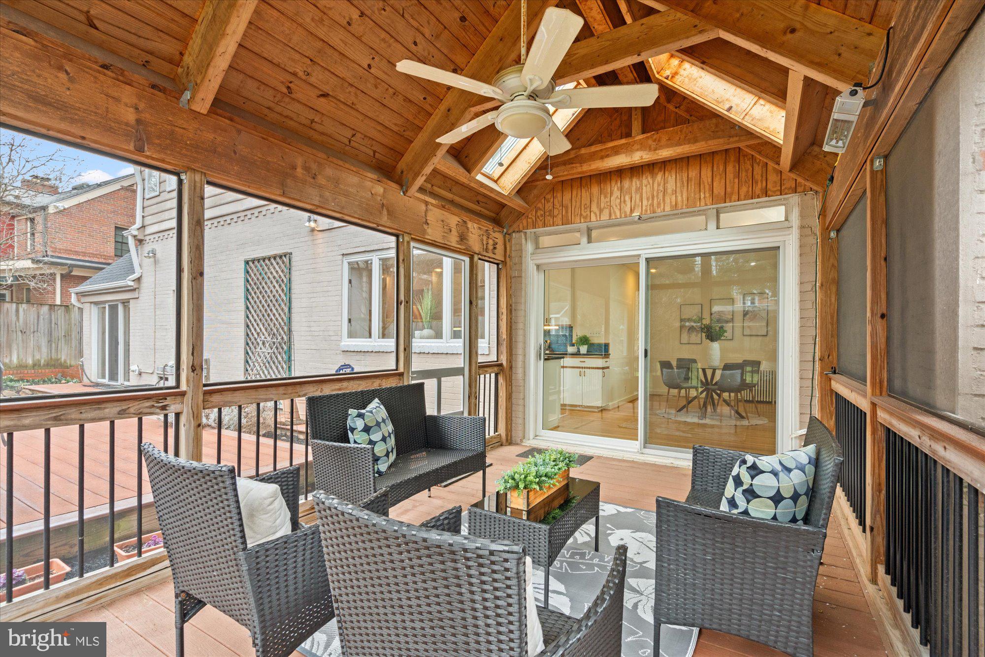 ENGLISH VILLAGE - Residential