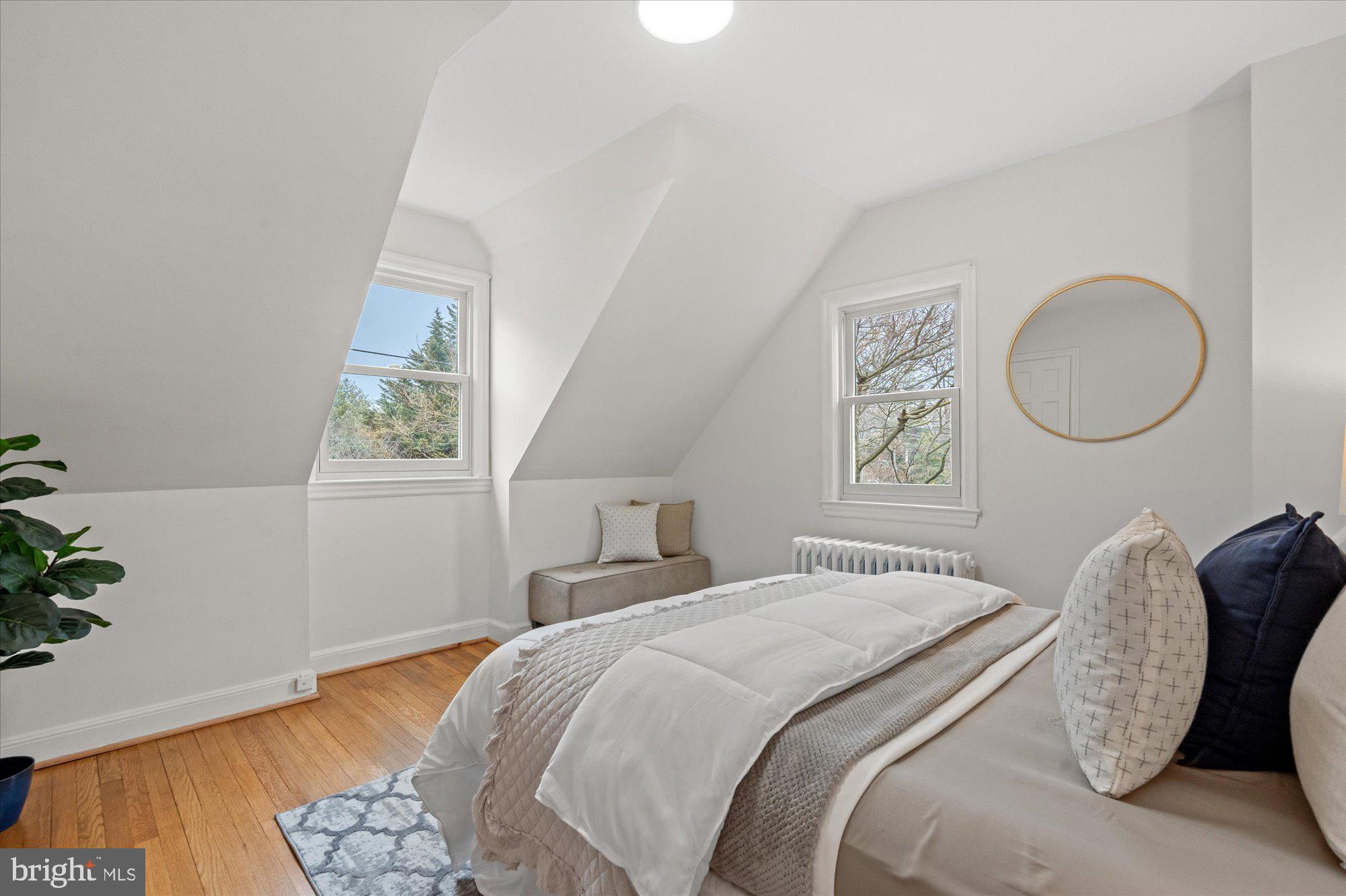 ENGLISH VILLAGE - Residential