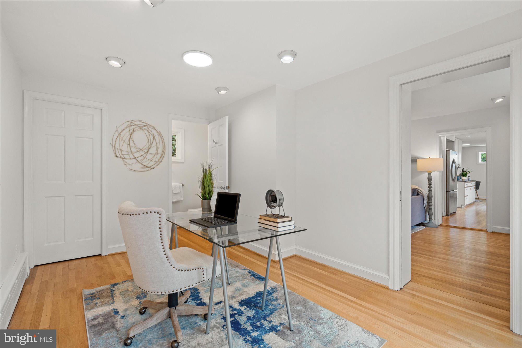 ENGLISH VILLAGE - Residential