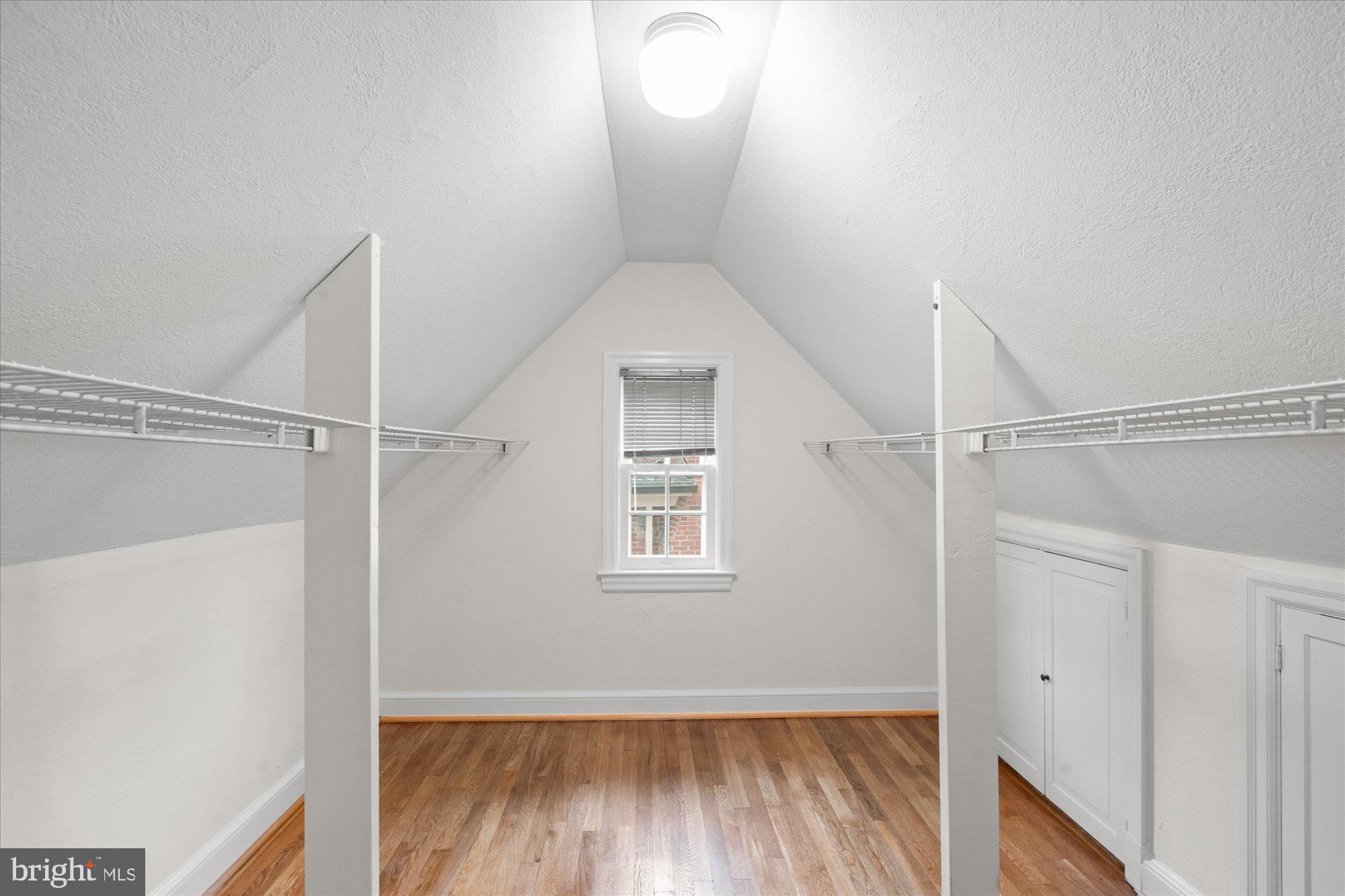 ENGLISH VILLAGE - Residential