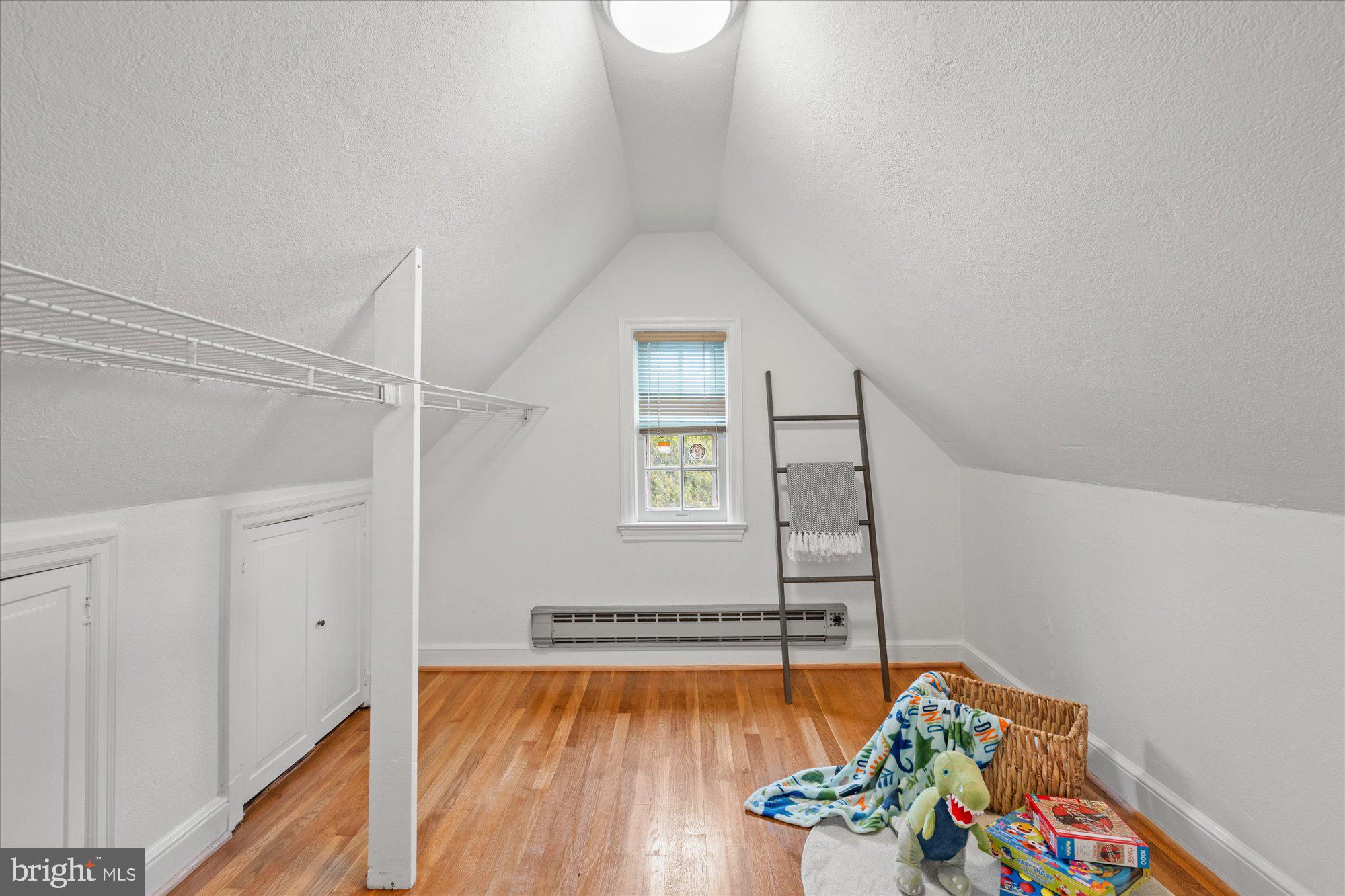 ENGLISH VILLAGE - Residential