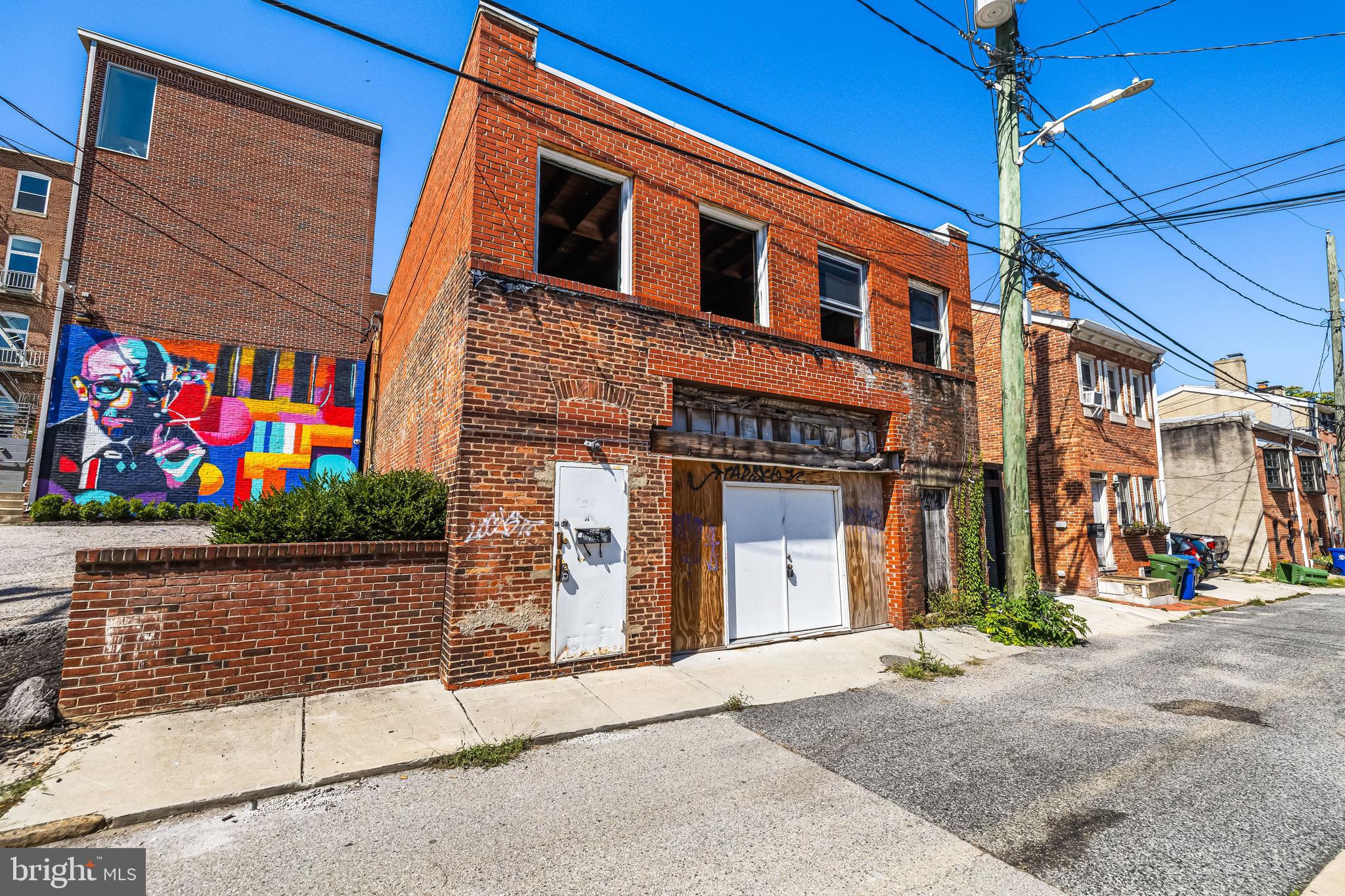 858 TYSON STREET