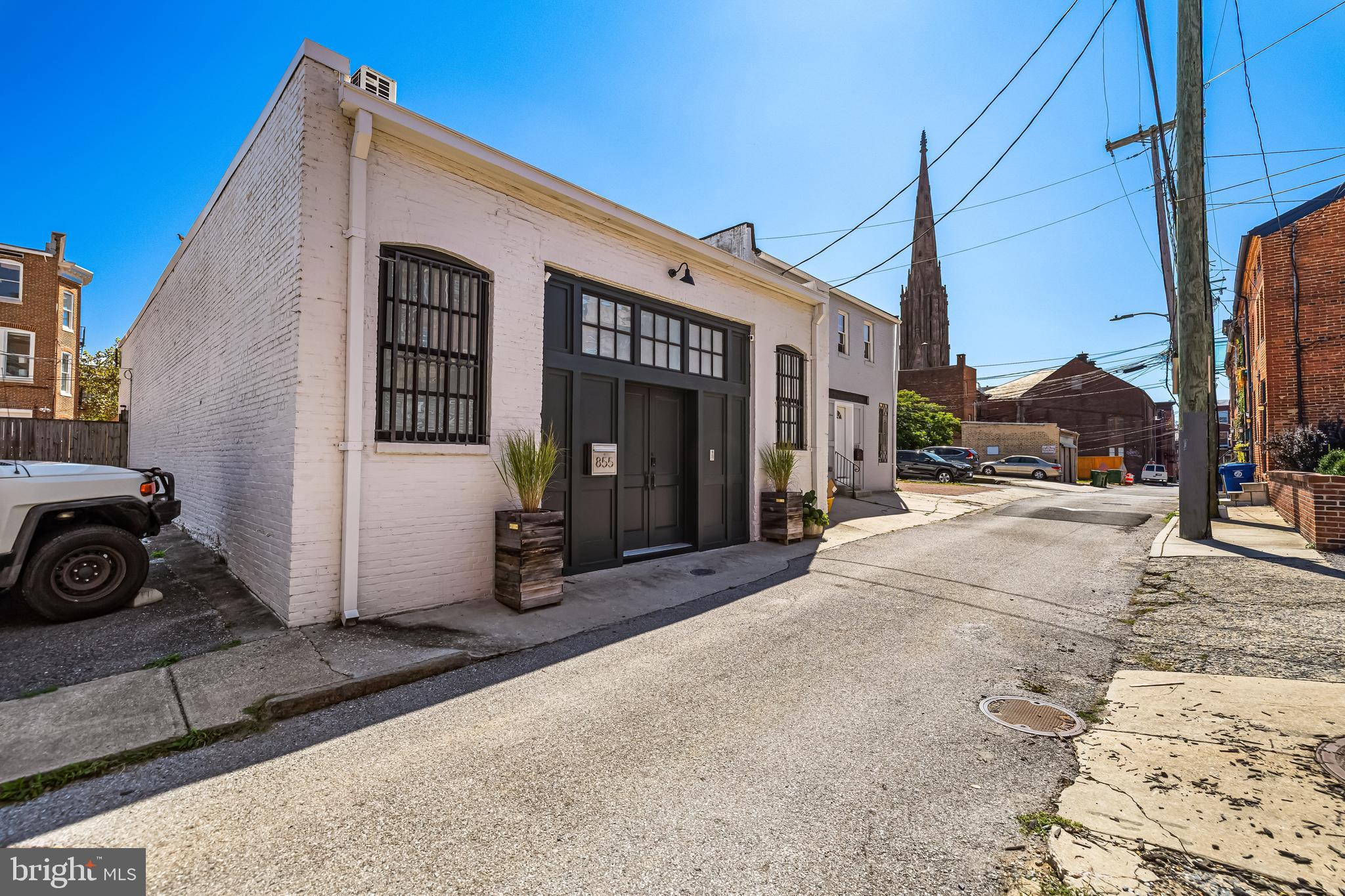 858 TYSON STREET