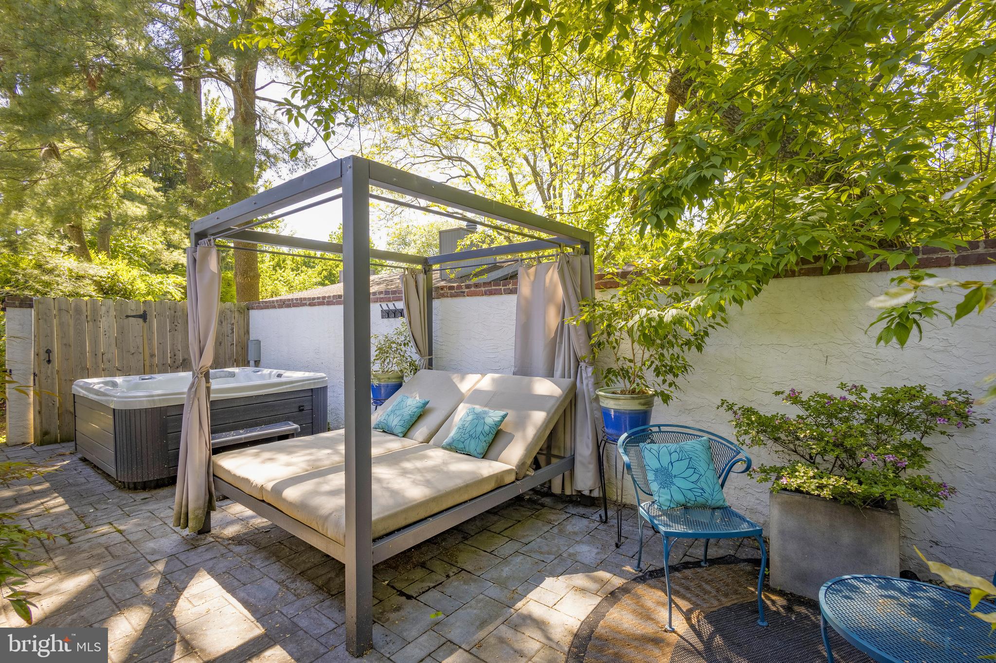 CHESTNUT HILL - Residential