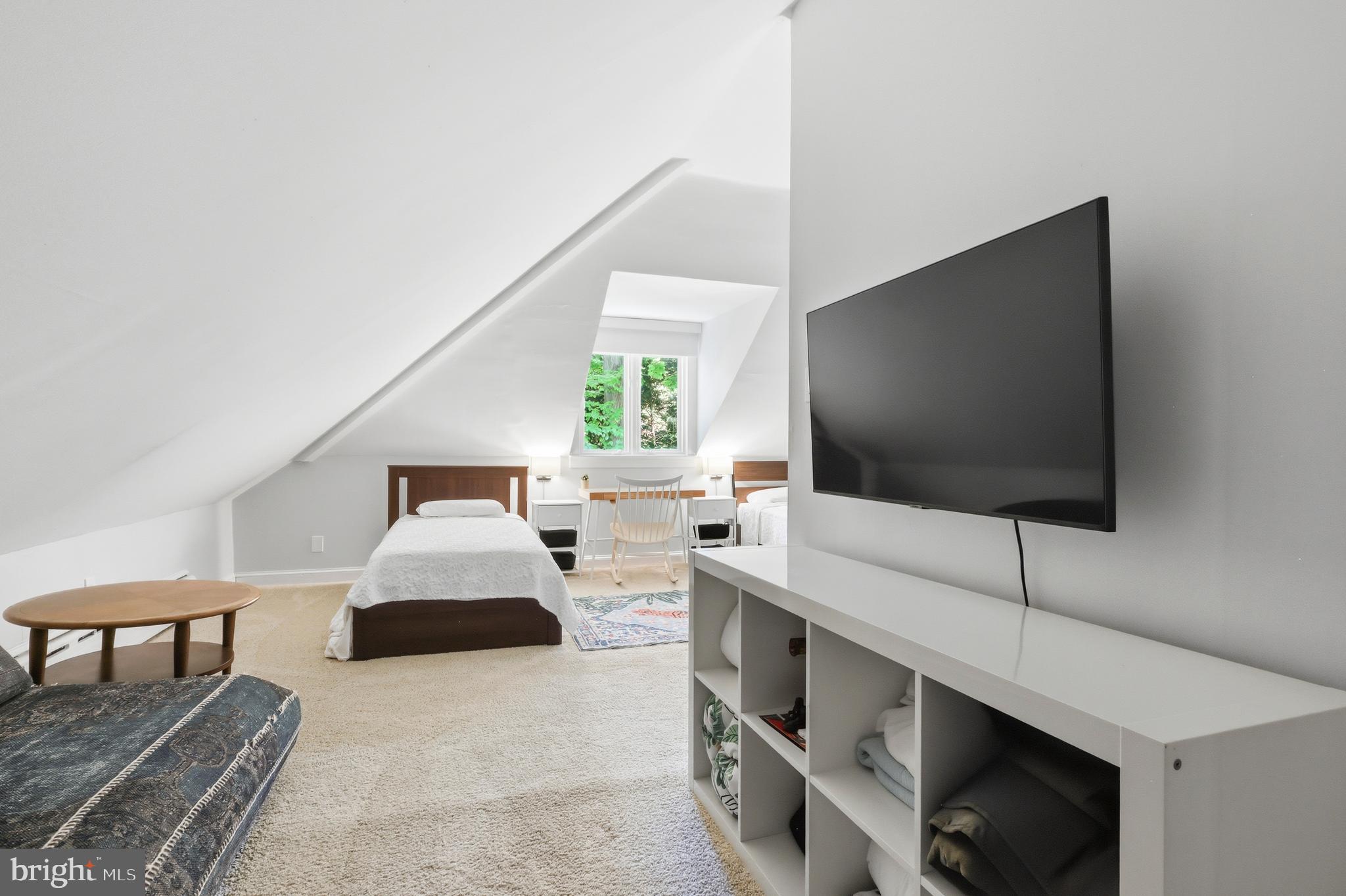 CHESTNUT HILL - Residential