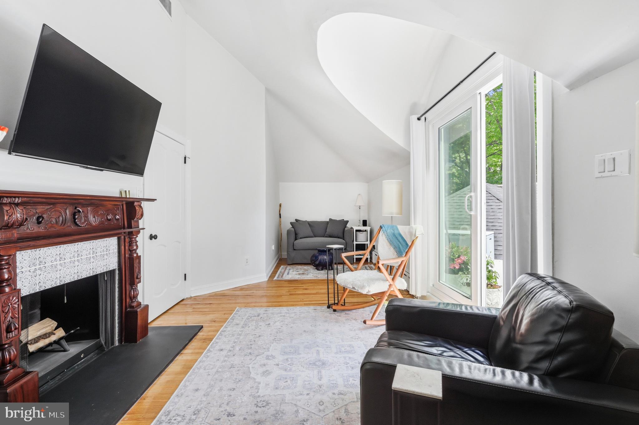 CHESTNUT HILL - Residential