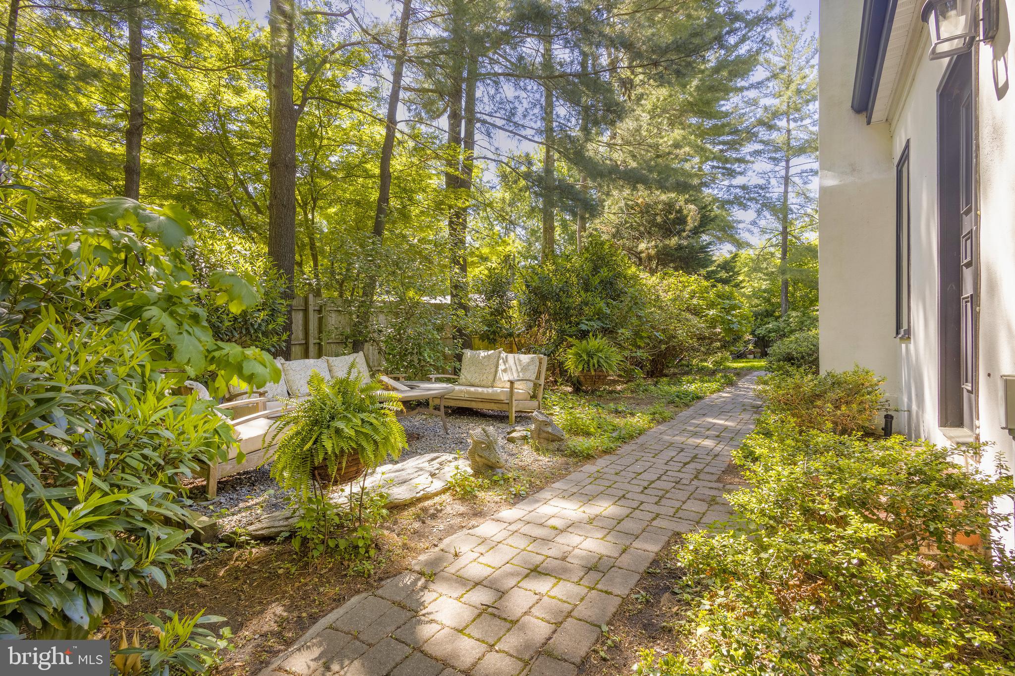 CHESTNUT HILL - Residential