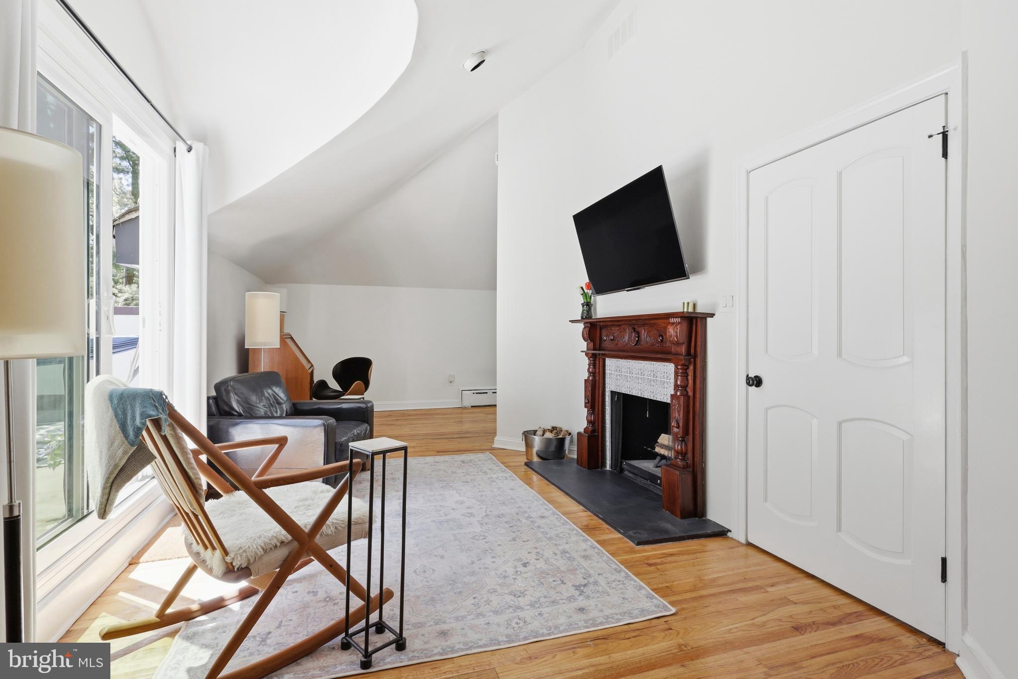 CHESTNUT HILL - Residential