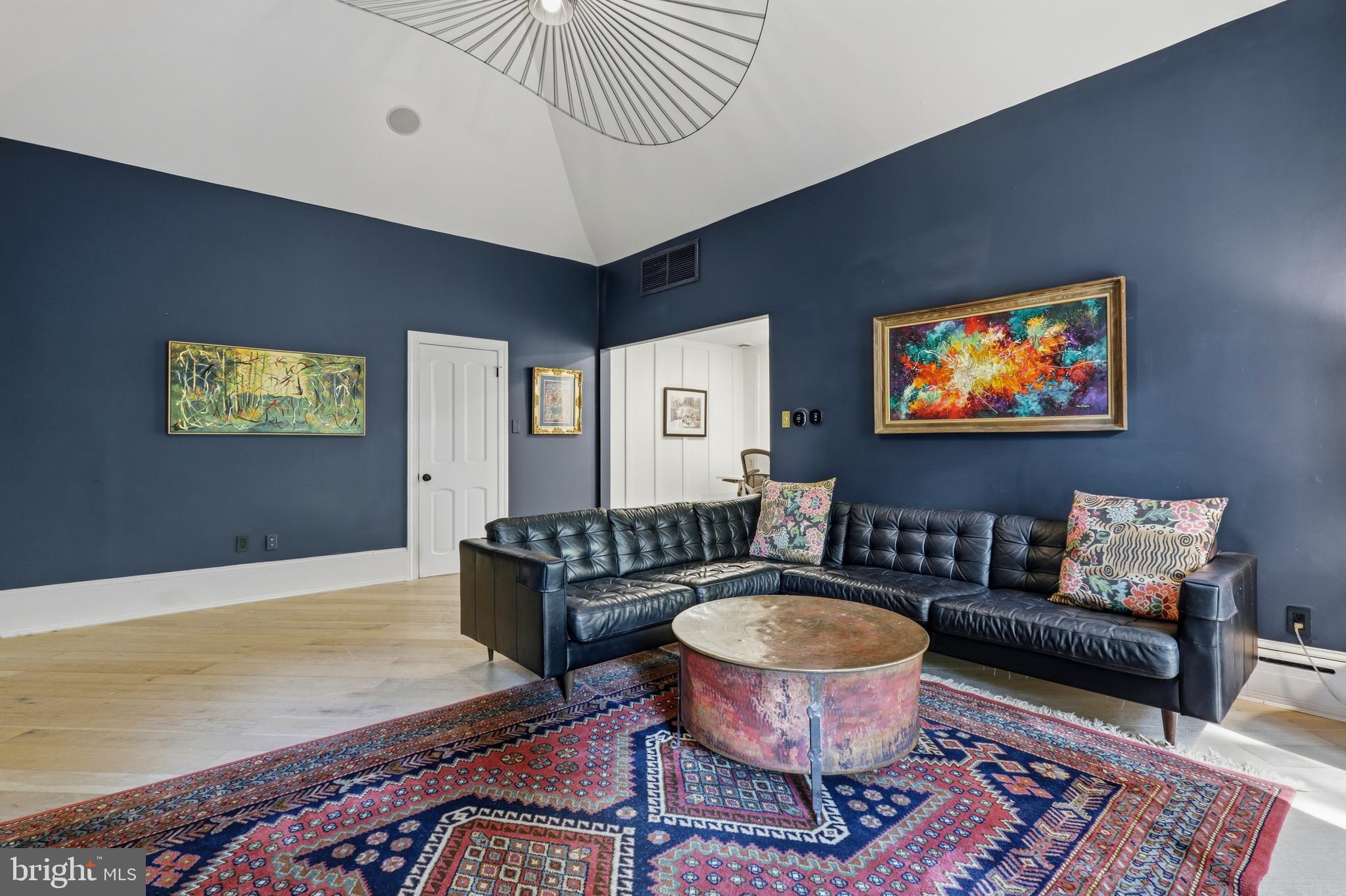 CHESTNUT HILL - Residential