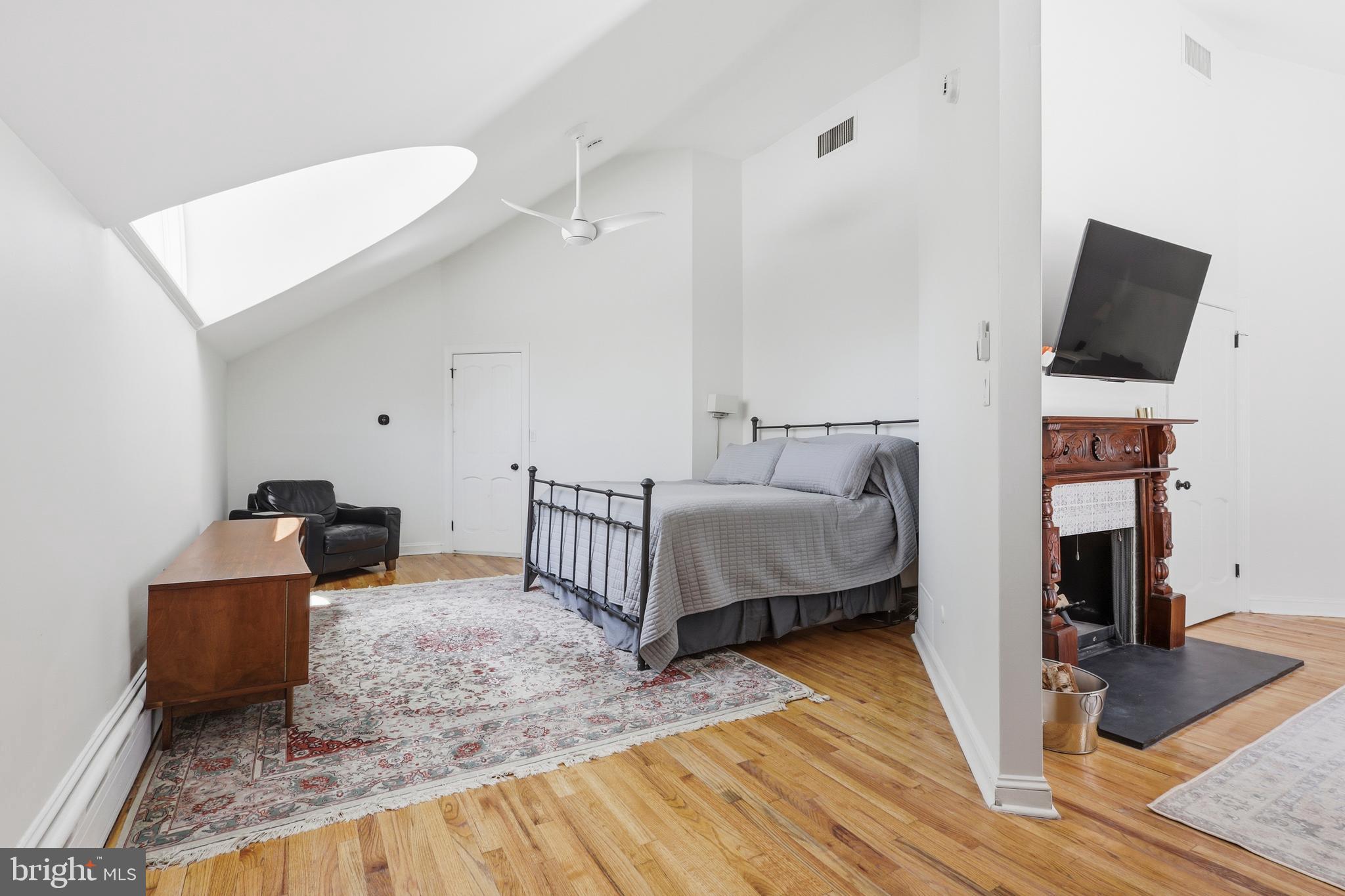 CHESTNUT HILL - Residential