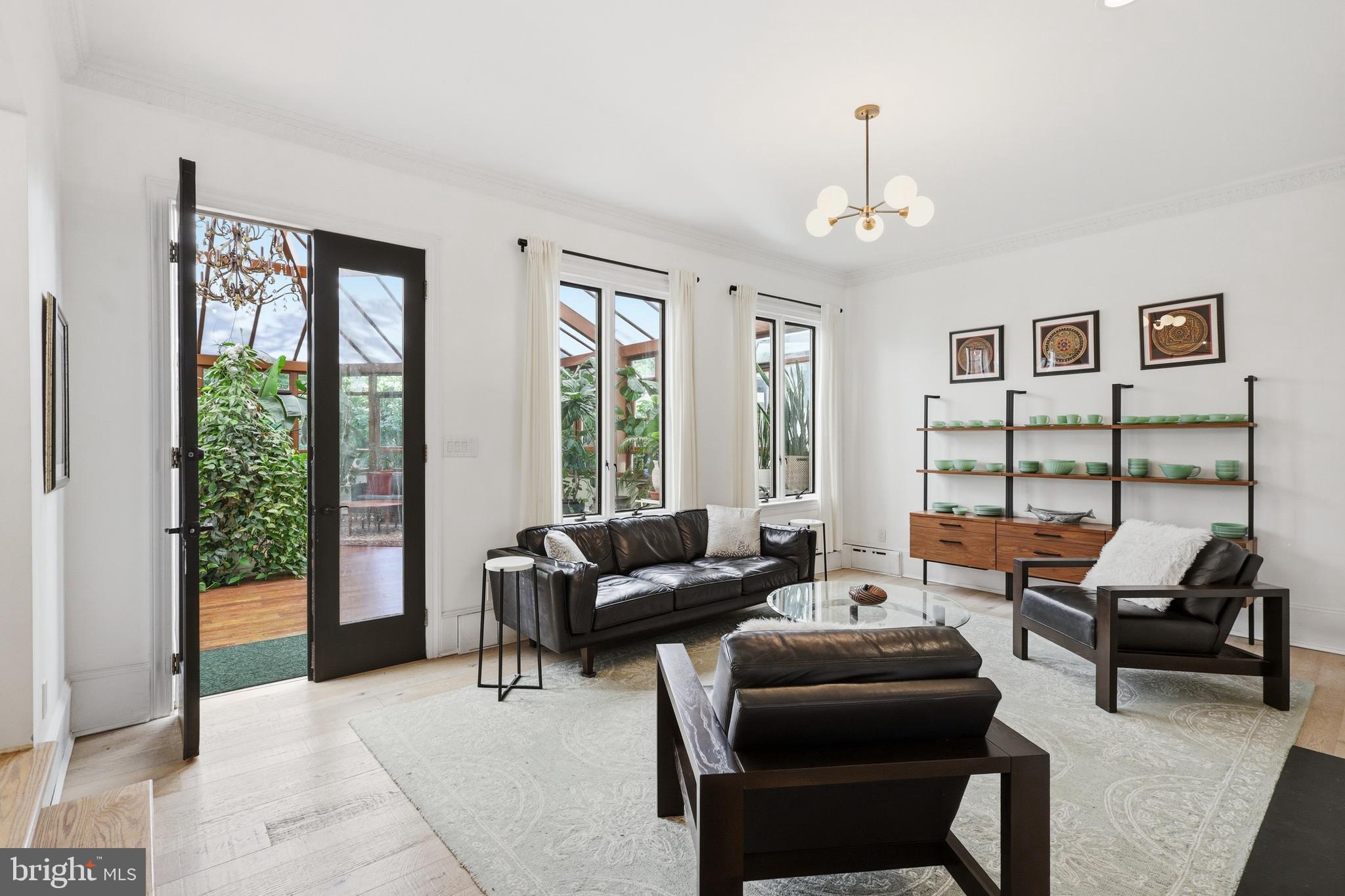 CHESTNUT HILL - Residential