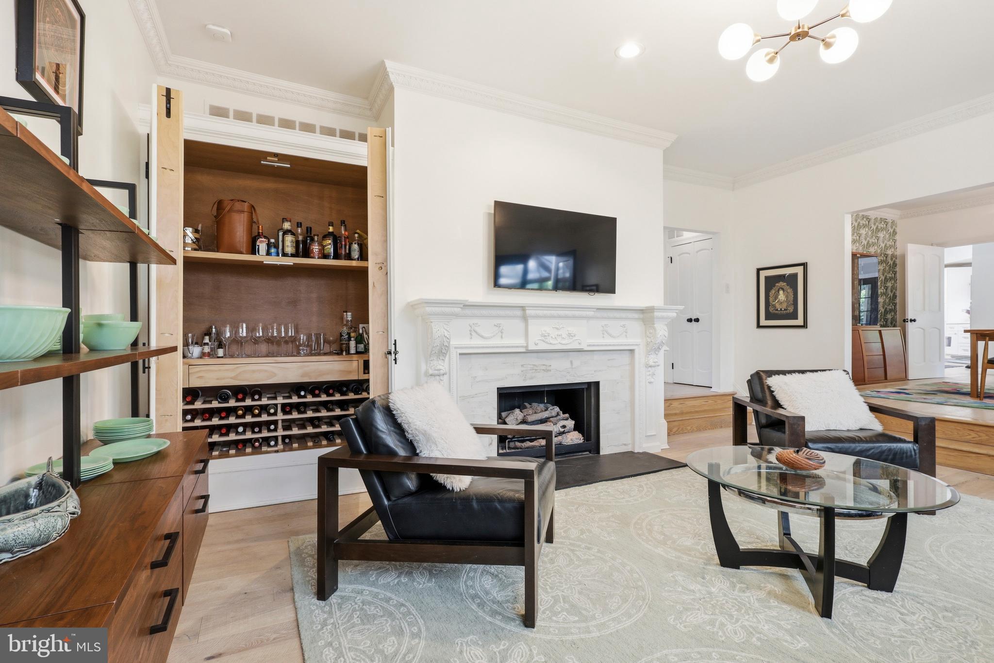 CHESTNUT HILL - Residential