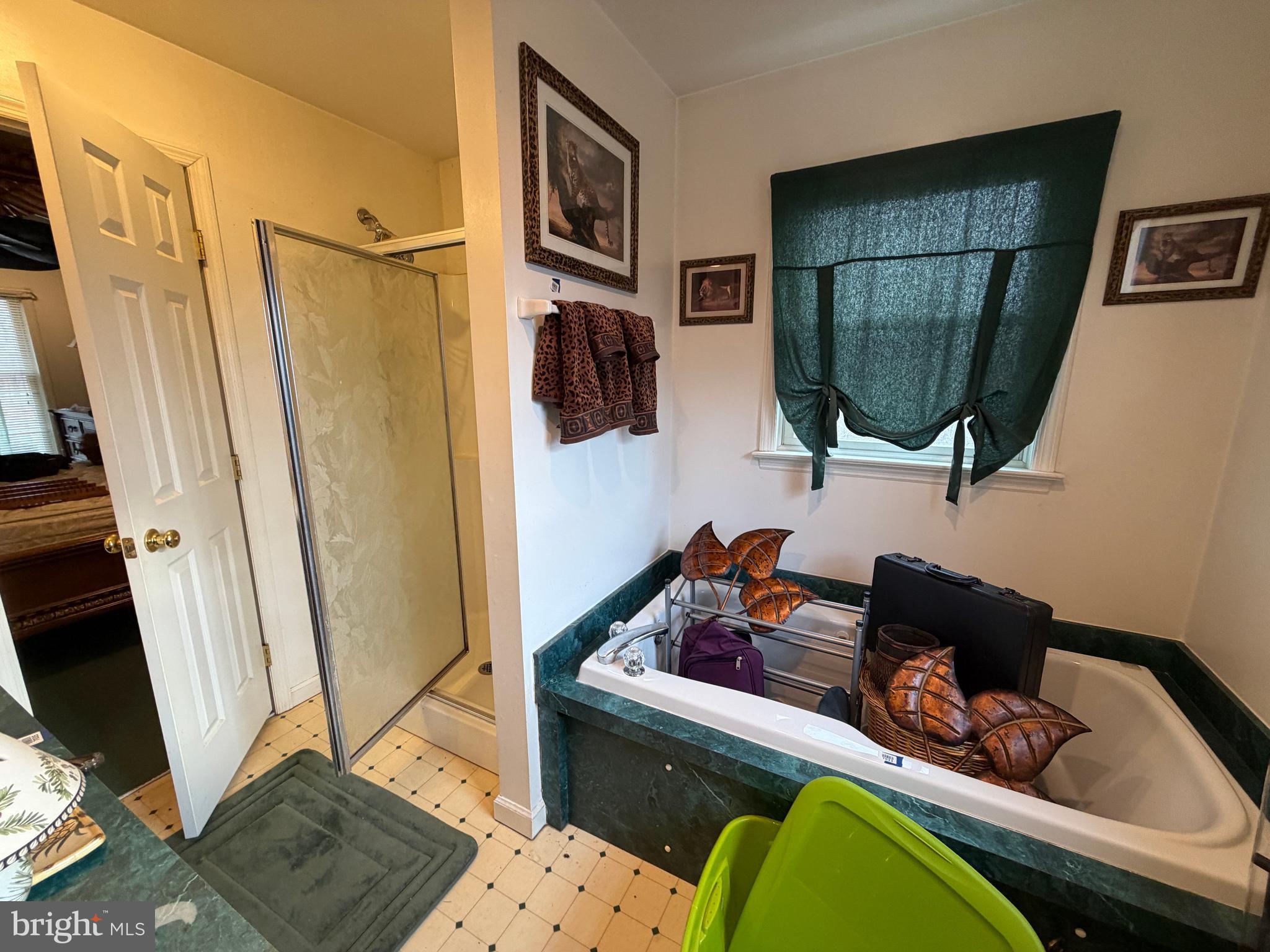 HAWKS NEST - Residential