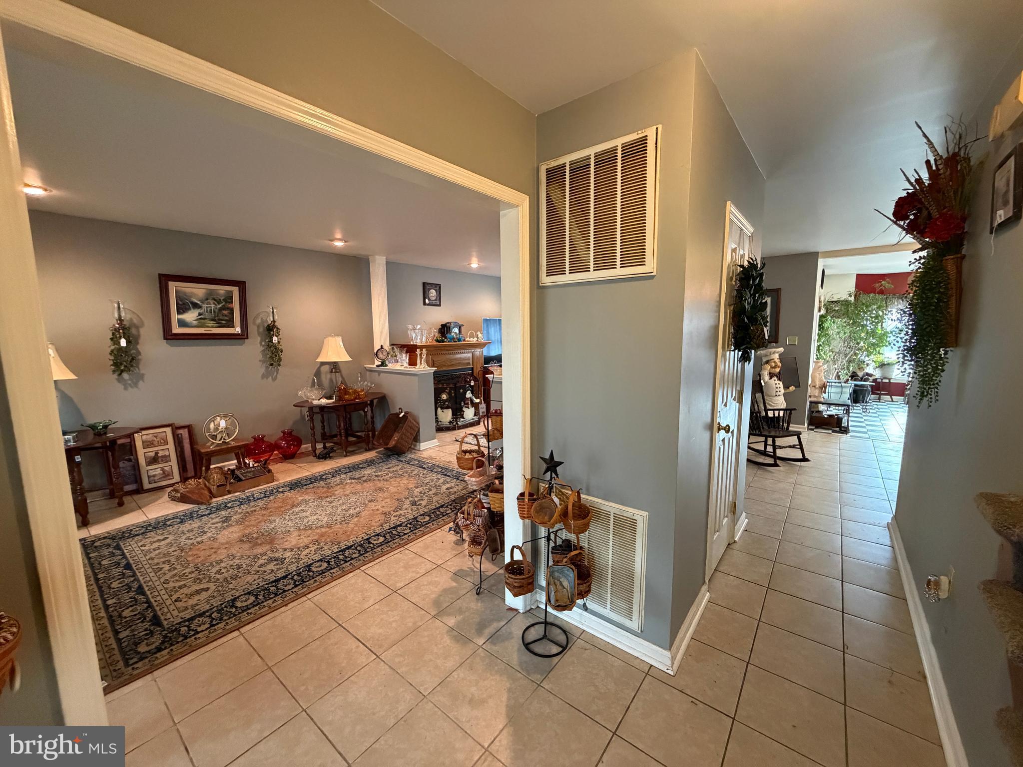 HAWKS NEST - Residential