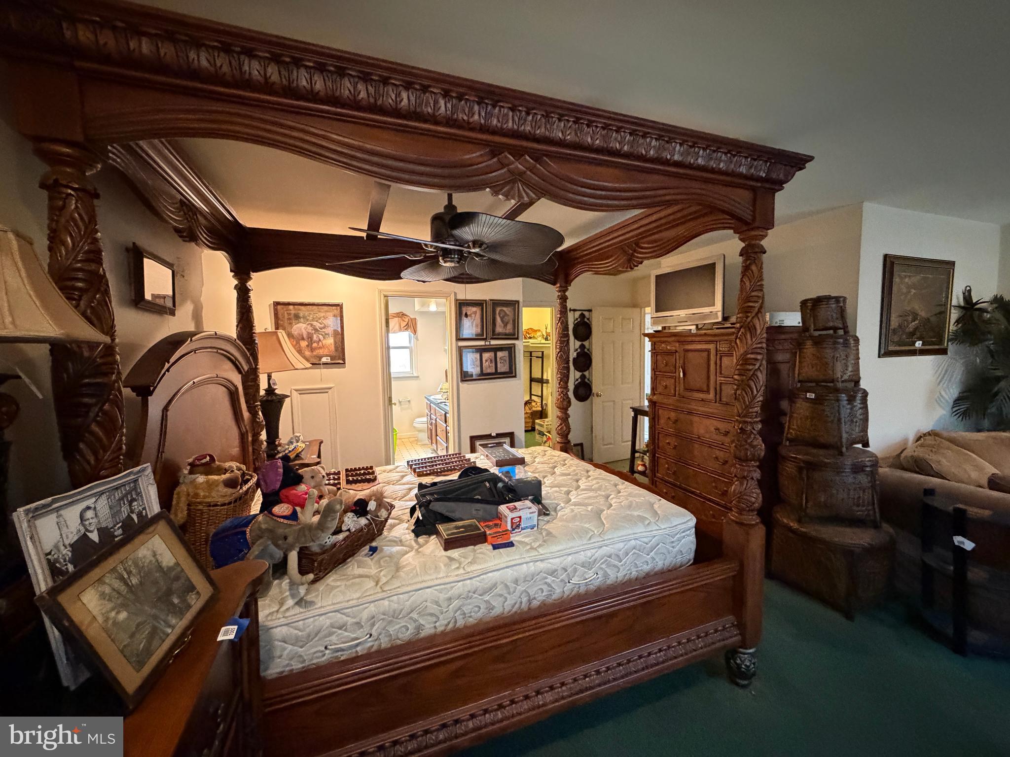 HAWKS NEST - Residential