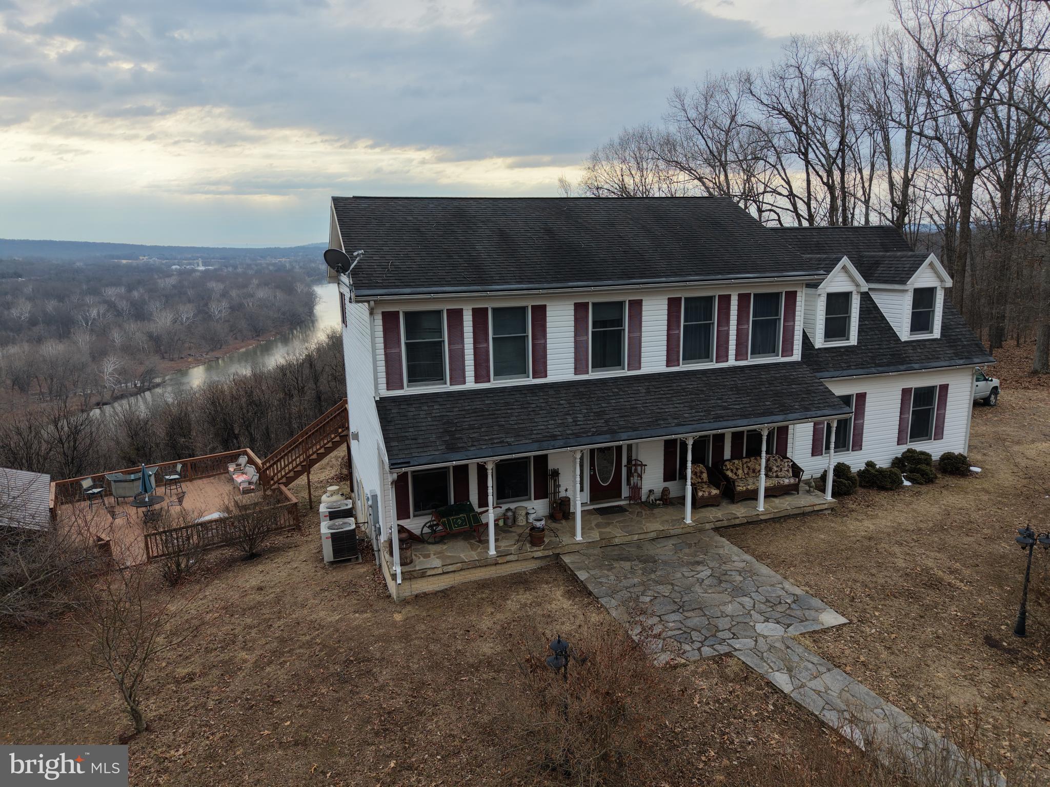 HAWKS NEST - Residential