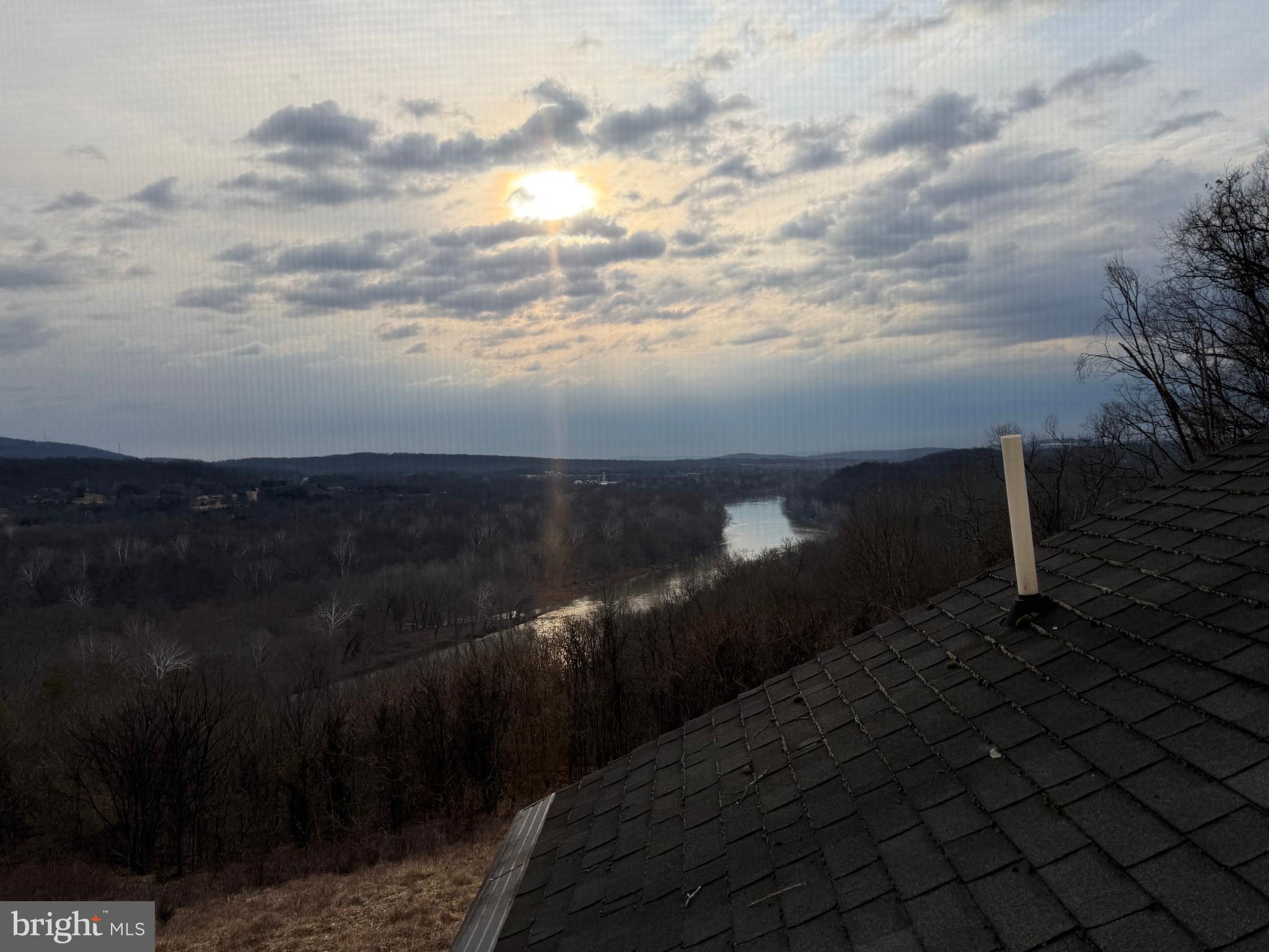 HAWKS NEST - Residential